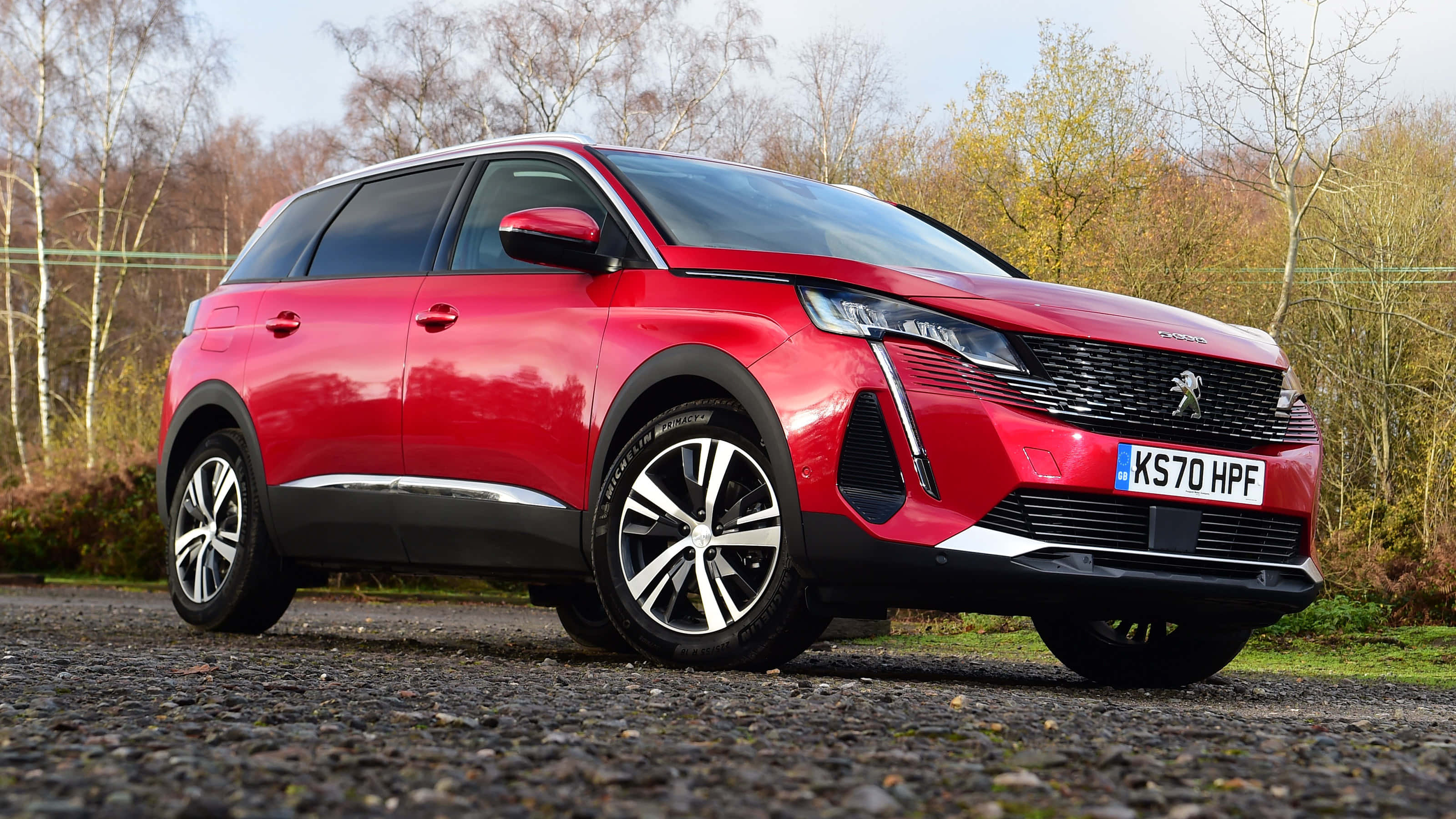 Peugeot 5008, glossy red, gravel, 2K Desktop Wallpaper