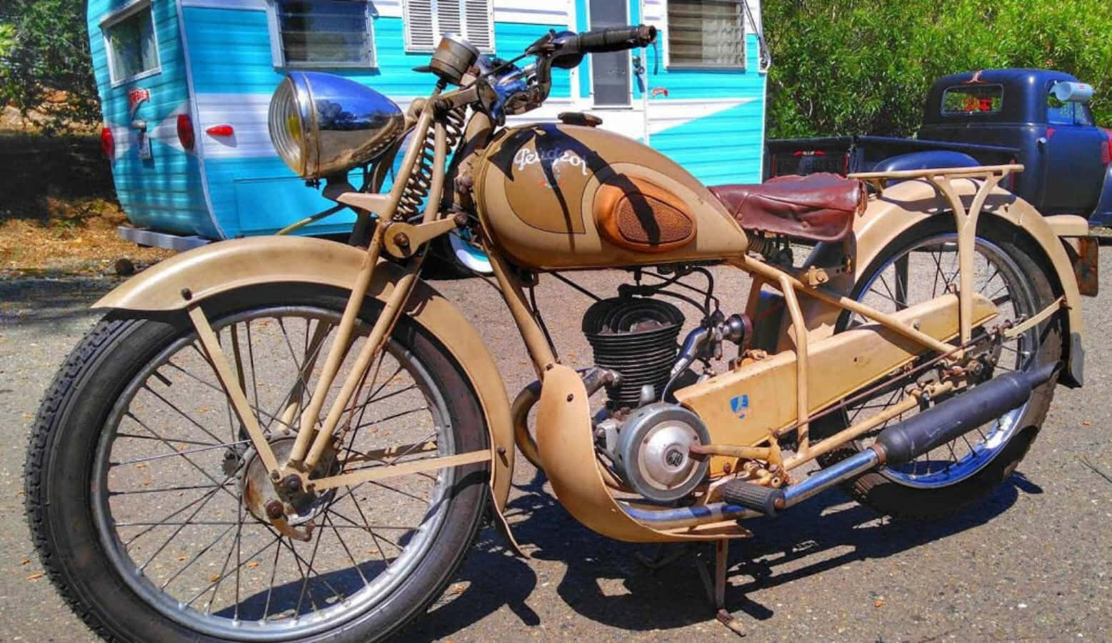 vintage Peugeot motorcycle, tan, chrome accents, HD Desktop Wallpaper