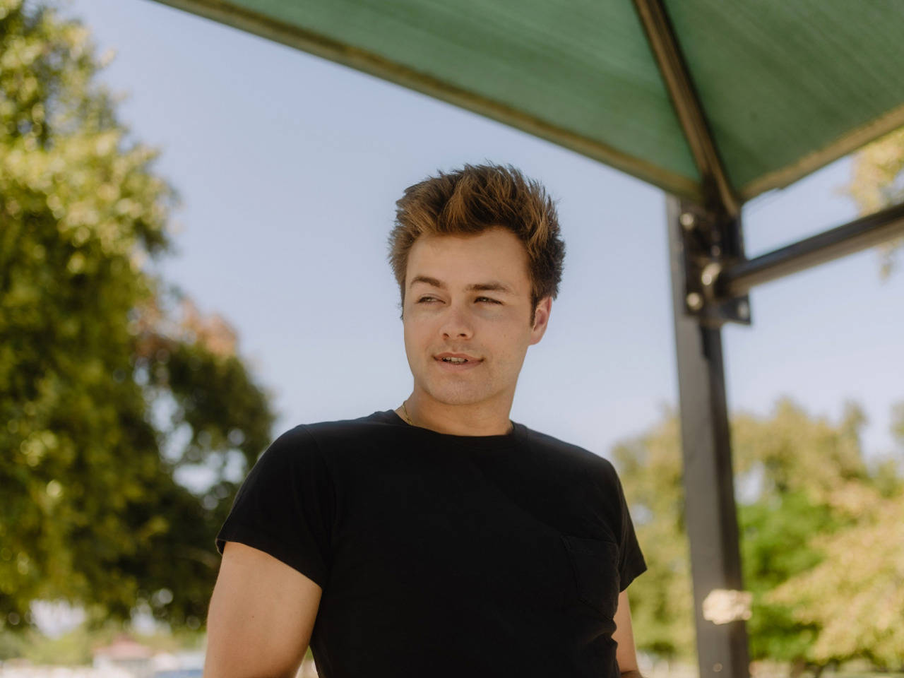Peyton Meyer, black tshirt, green canopy, HD Desktop Wallpaper