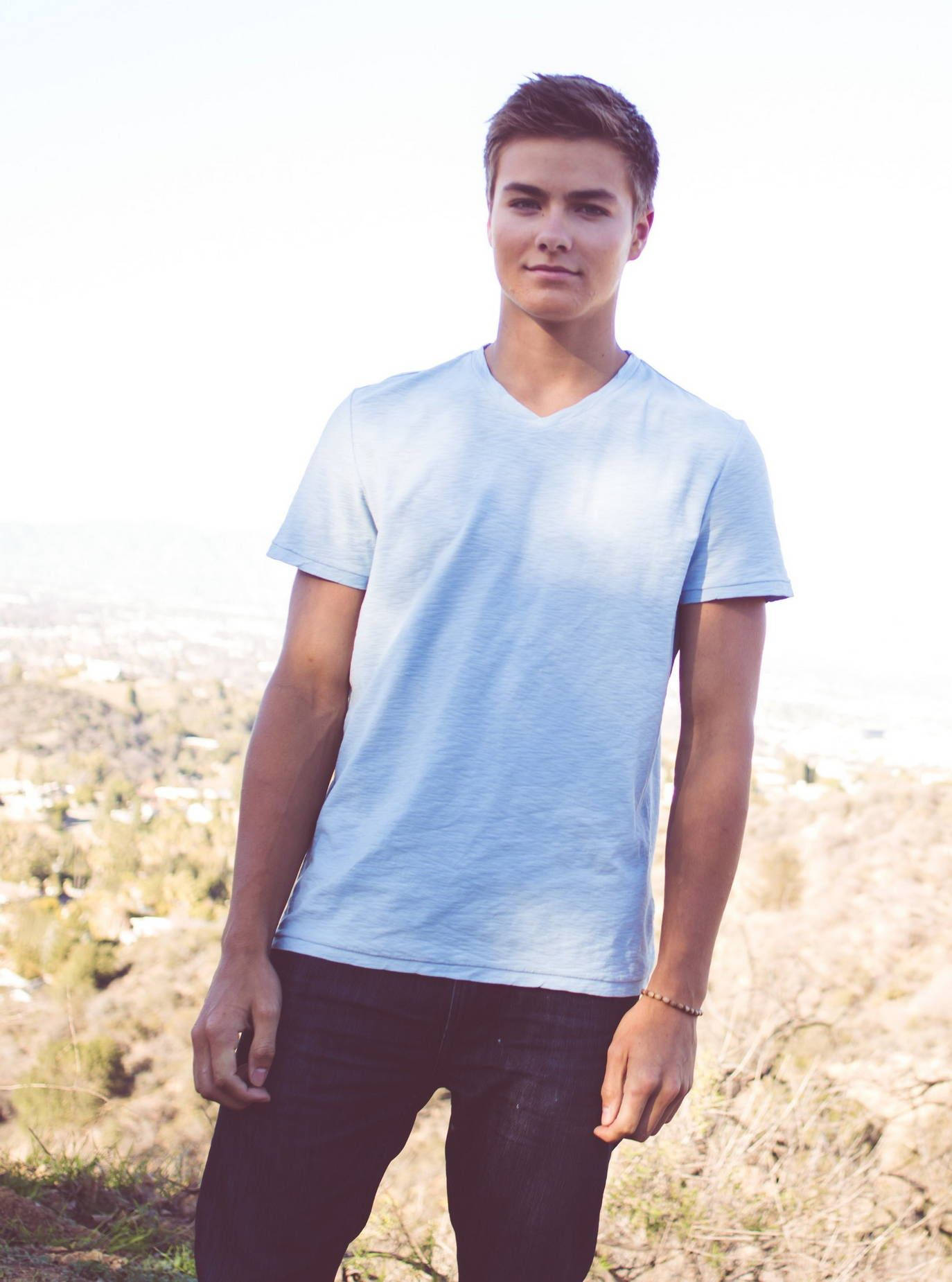 Peyton Meyer, light blue t-shirt, sunlit hill, HD Phone Wallpaper