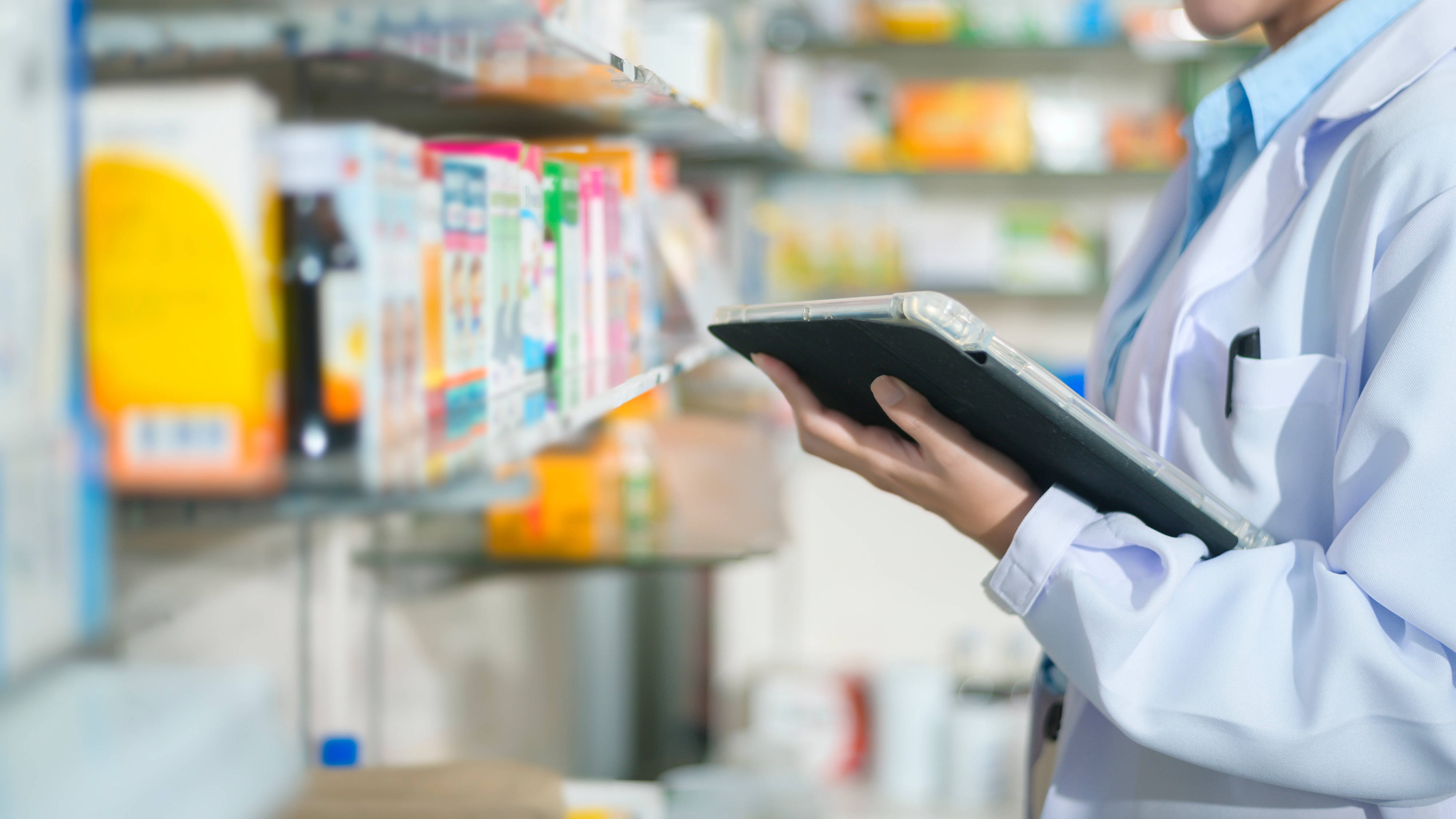 pharmacist, white coat, tablet, 4K Desktop Wallpaper