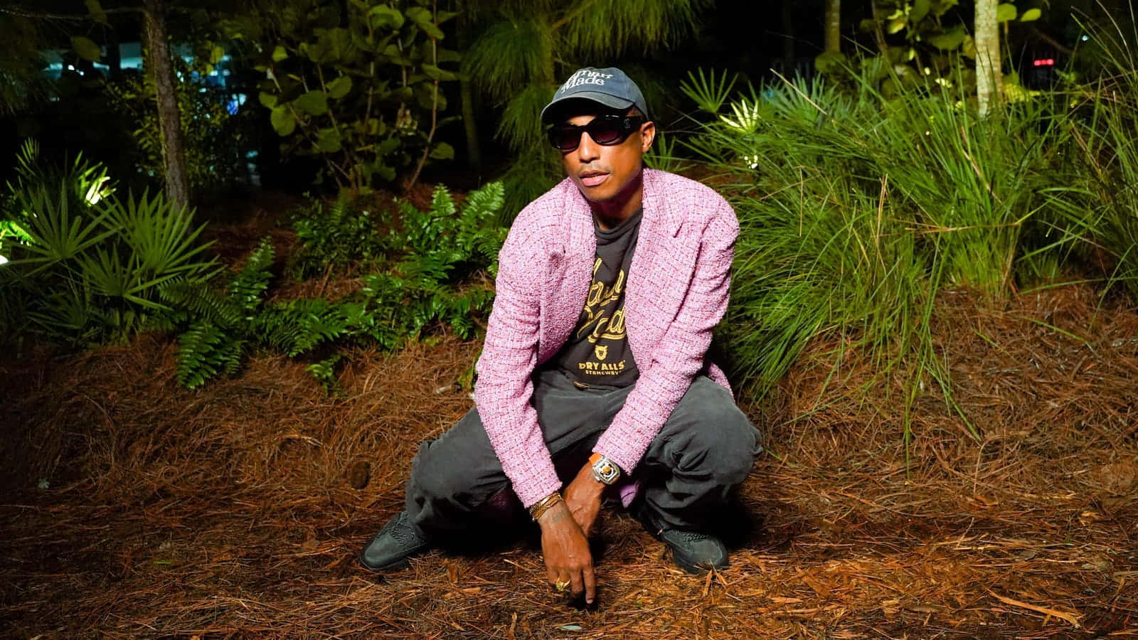 Pharrell Williams, pink blazer, outdoor, HD Desktop Wallpaper