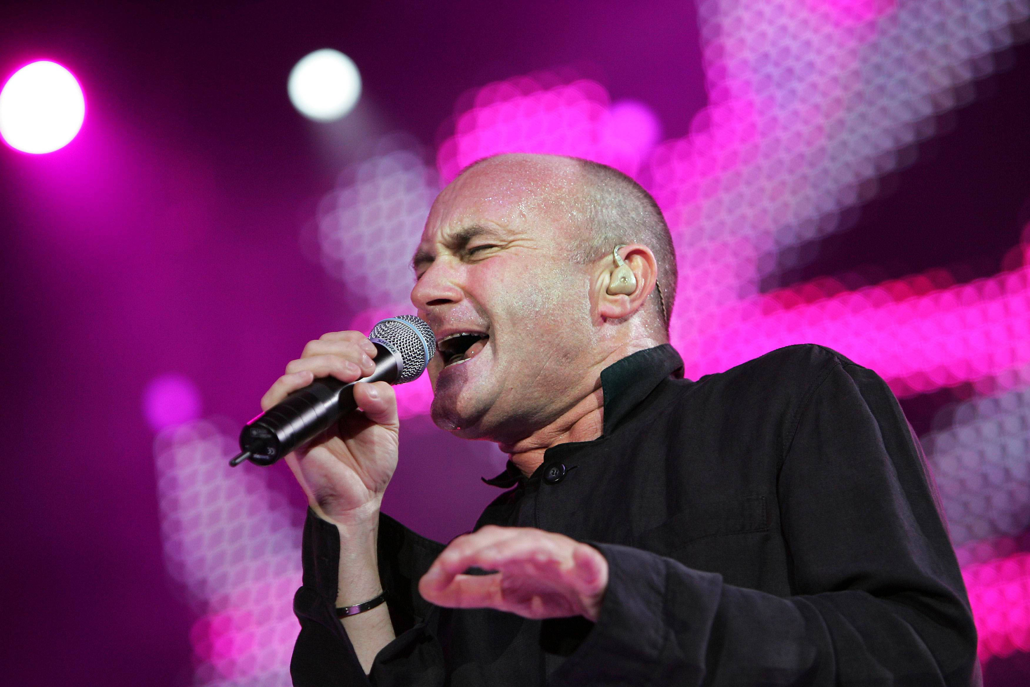 Phil Collins, bald male singer, microphone, 2K Desktop Wallpaper