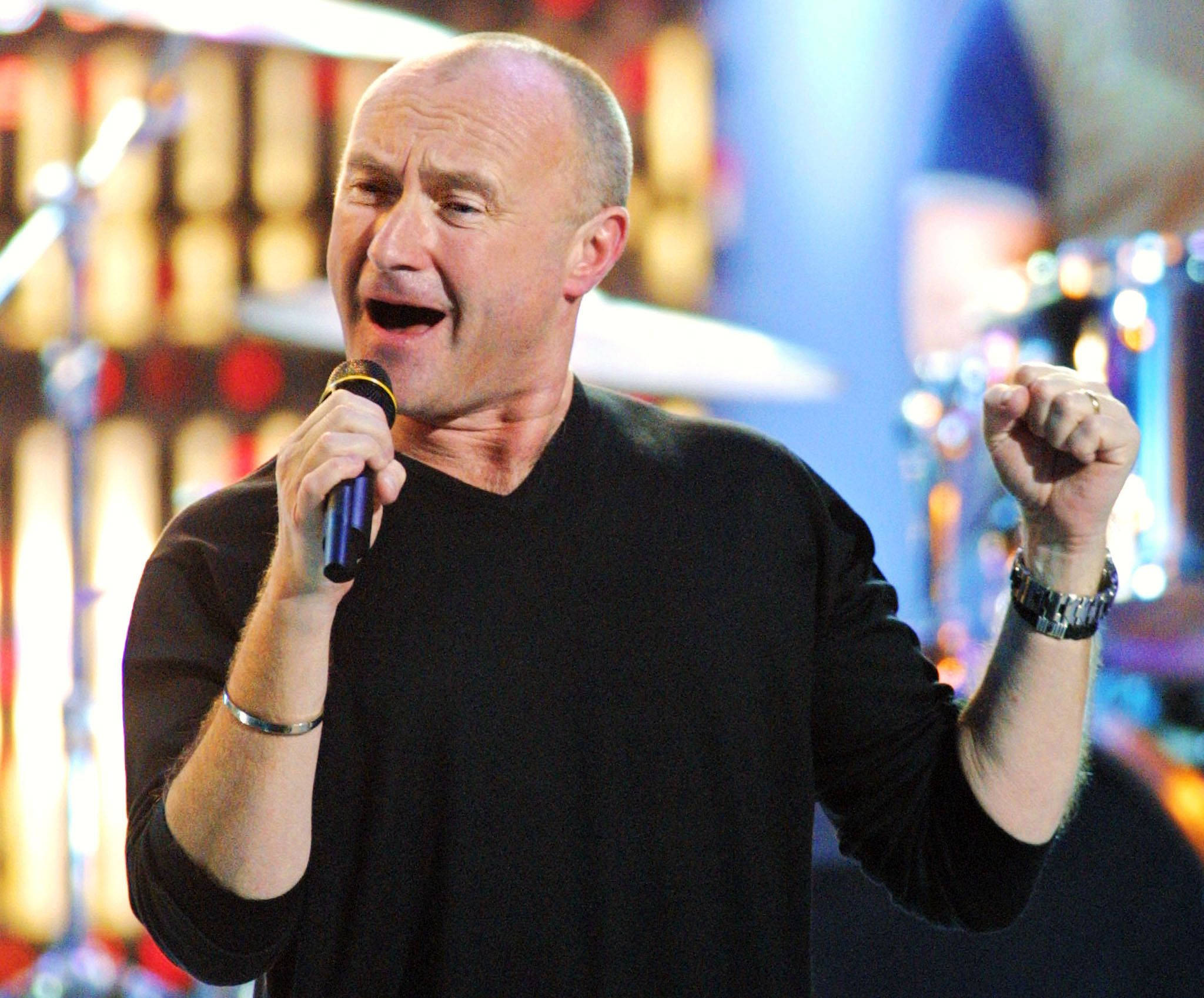Phil Collins, black shirt, microphone, Full HD Desktop Wallpaper