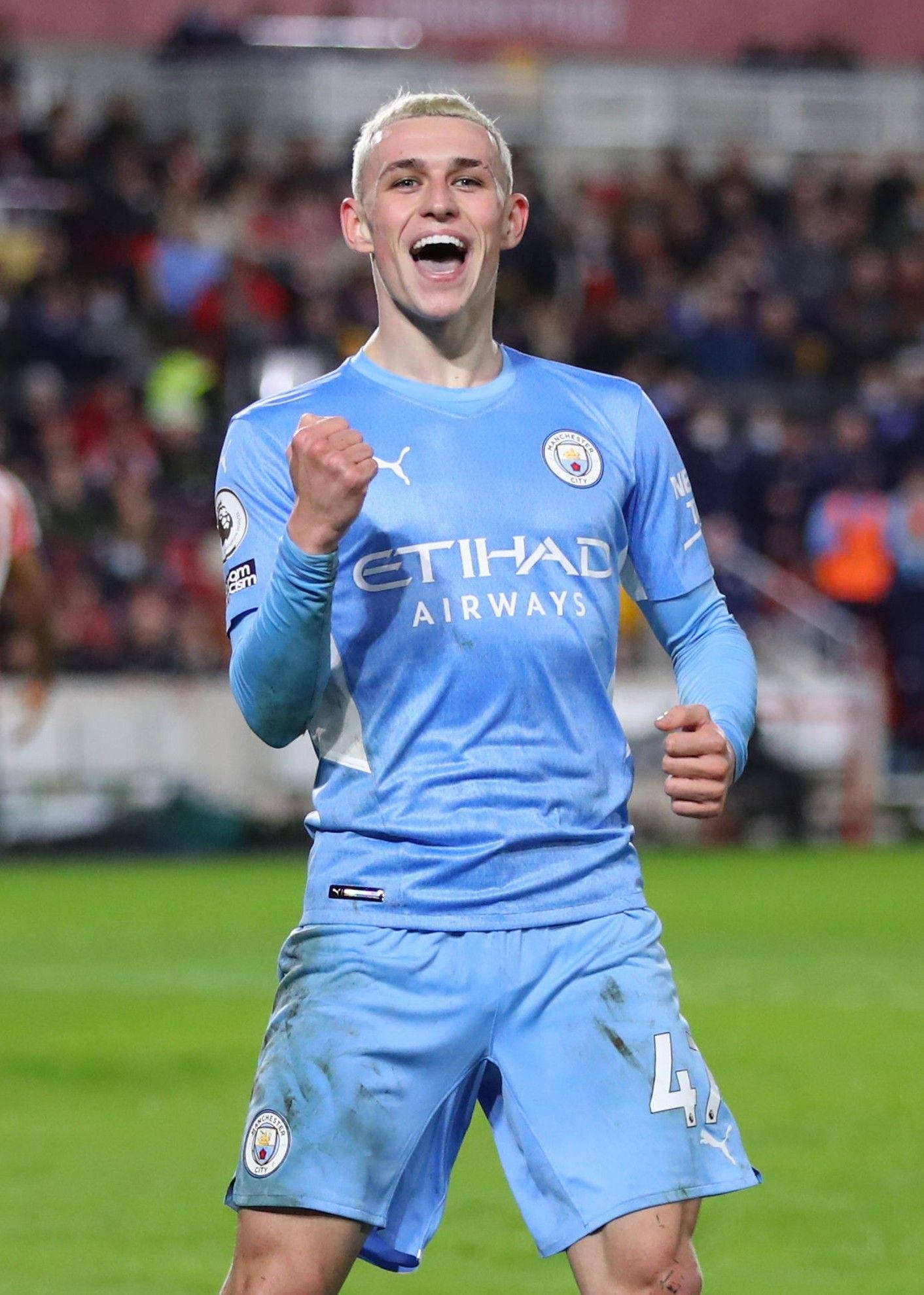 Phil Foden, blue Manchester City kit, vibrant green pitch, Full HD Phone Wallpaper