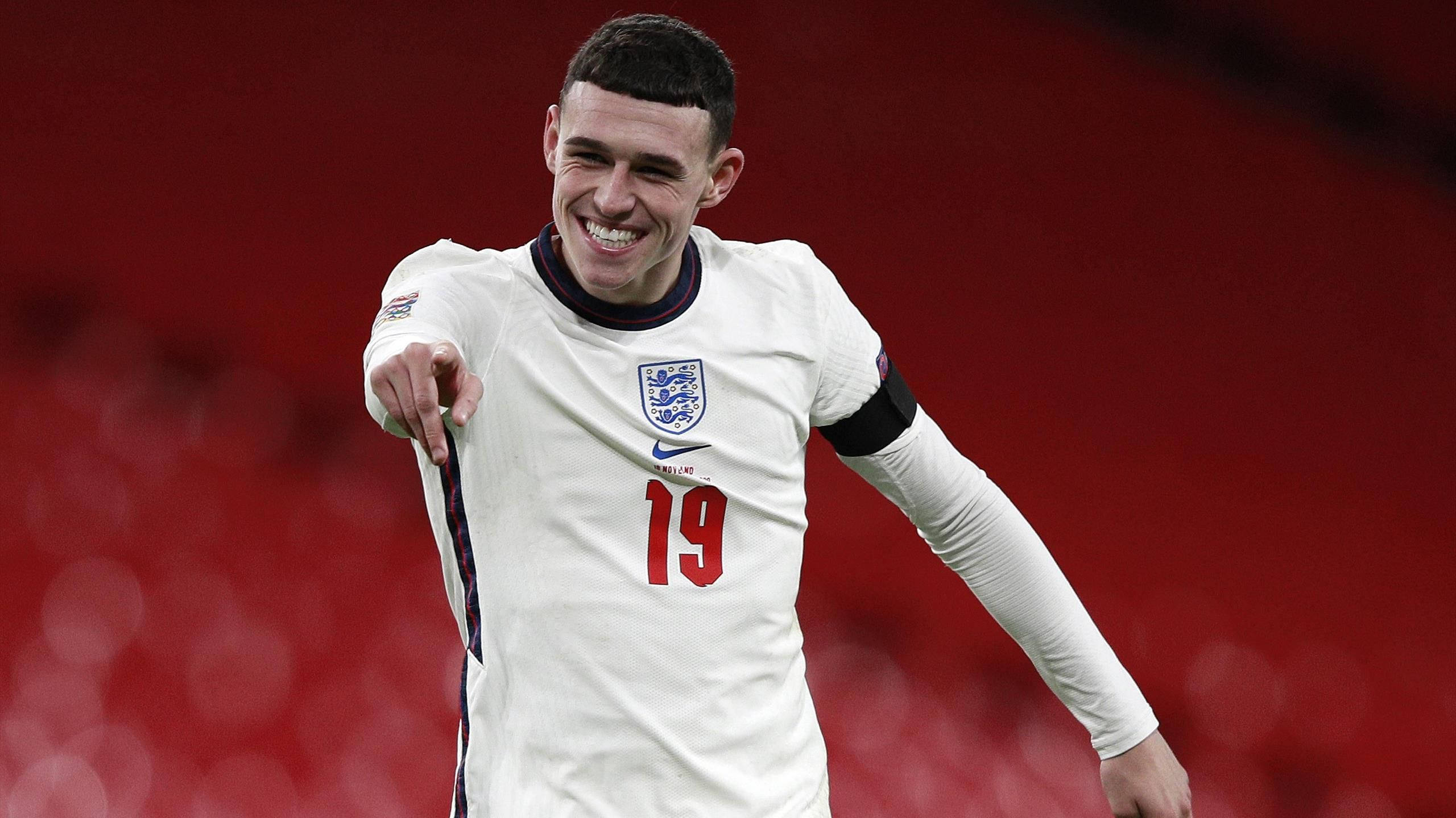 Phil Foden, white jersey, number 19, 2K Desktop Wallpaper