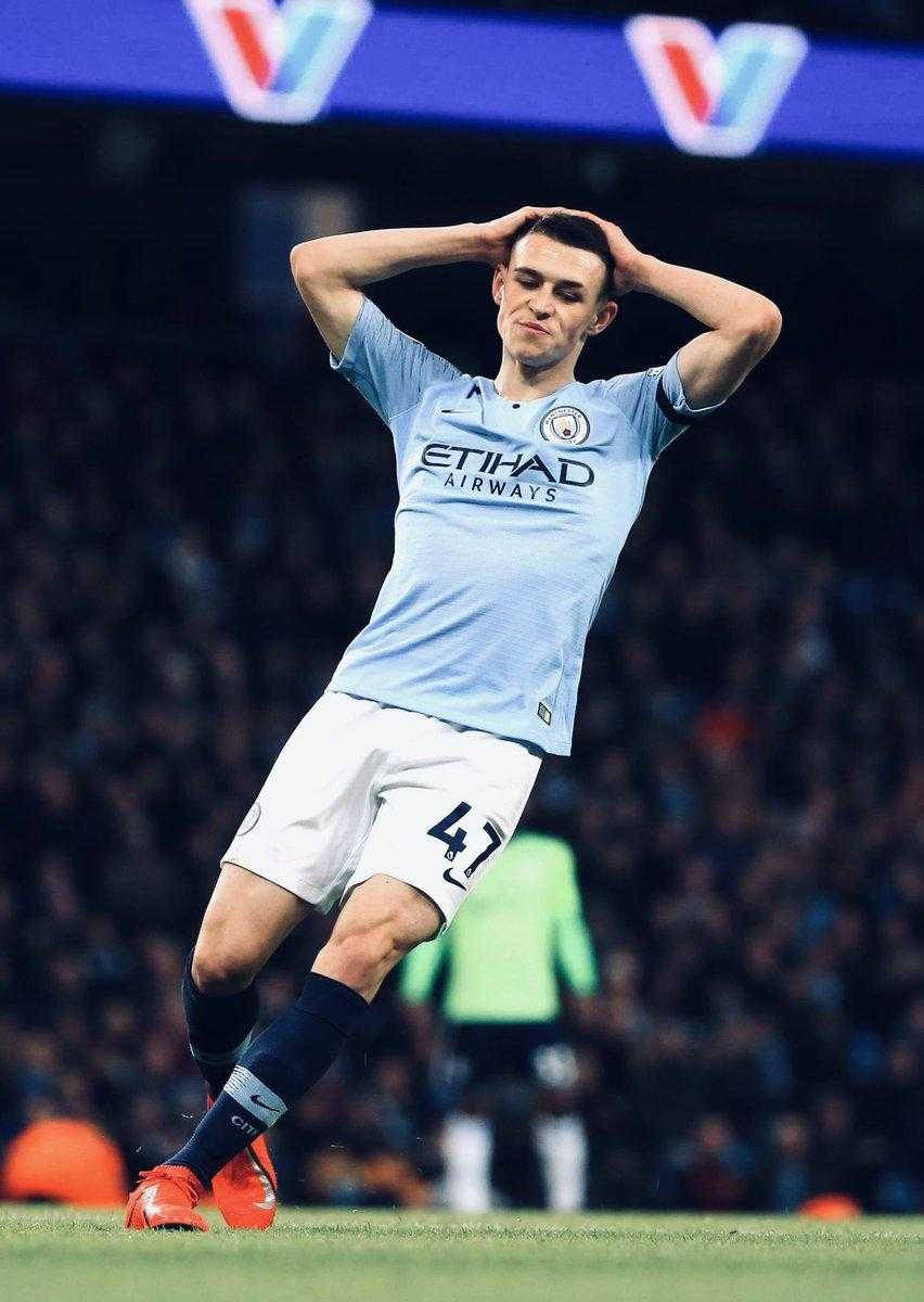 Phil Foden, light blue jersey, stadium field, SD Phone Wallpaper