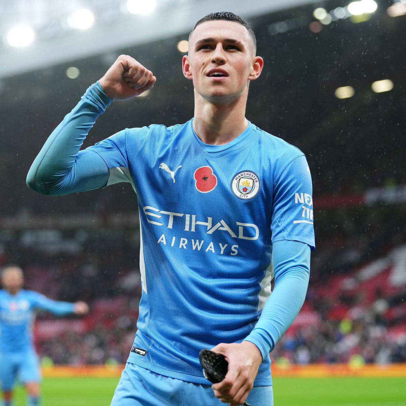 Phil Foden, blue Manchester City jersey, rainy stadium pitch, HD Desktop Wallpaper
