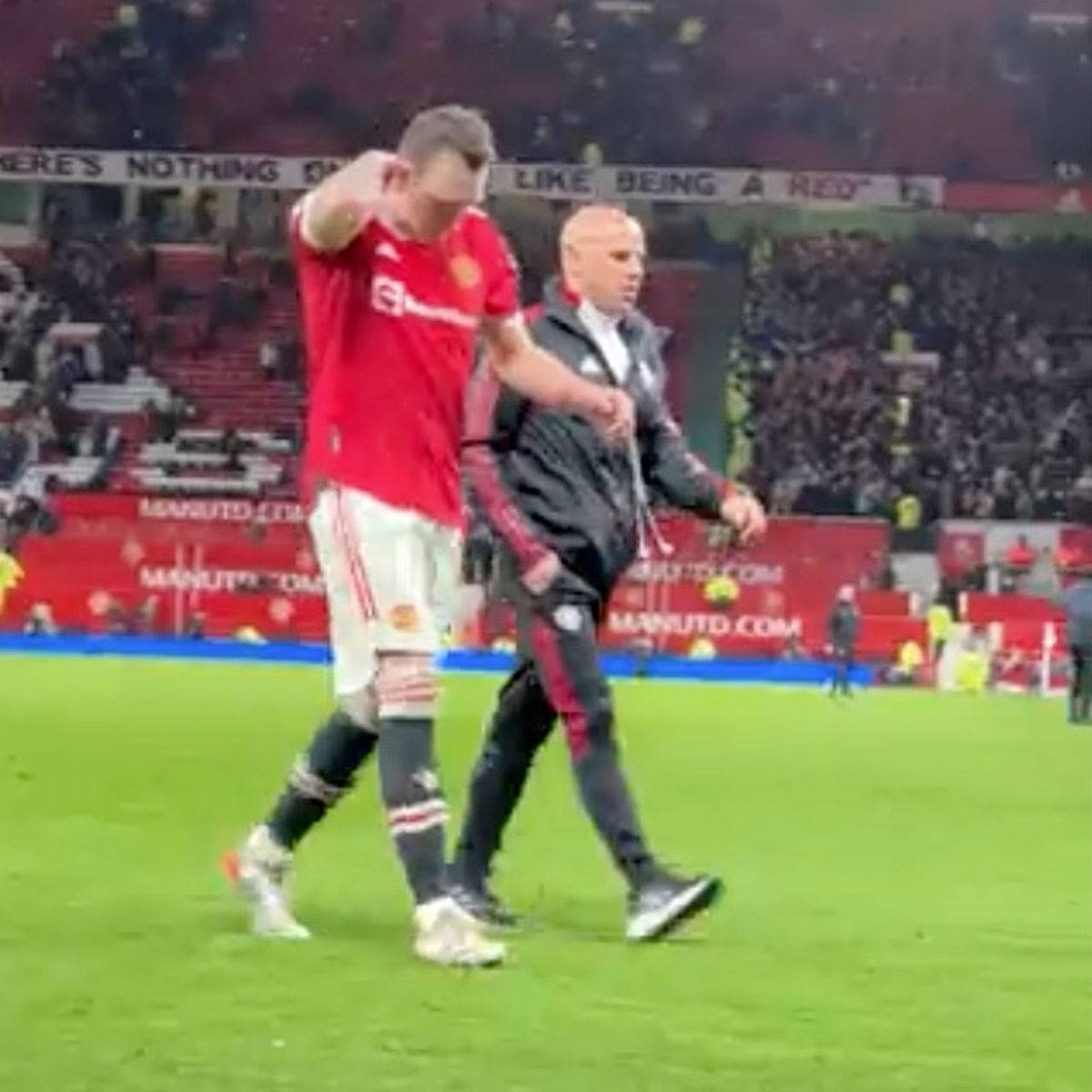 Phil Jones, red jersey, crowded stadium, SD Desktop Wallpaper