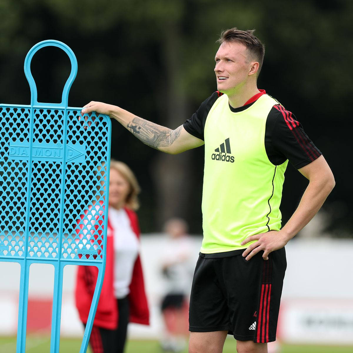 Phil Jones, green adidas vest, yellow training vest, SD Desktop Wallpaper