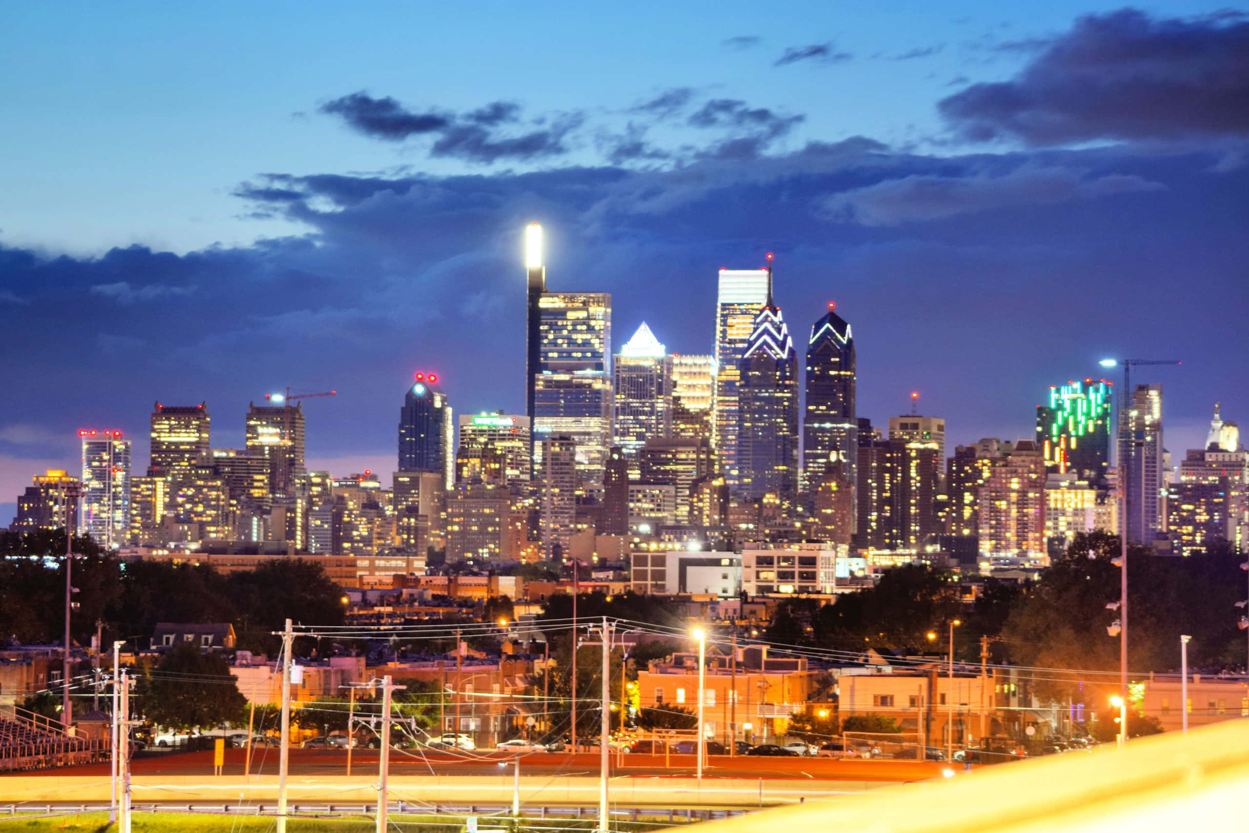 Philadelphia skyline, late afternoon, dusk, 2K Desktop Wallpaper