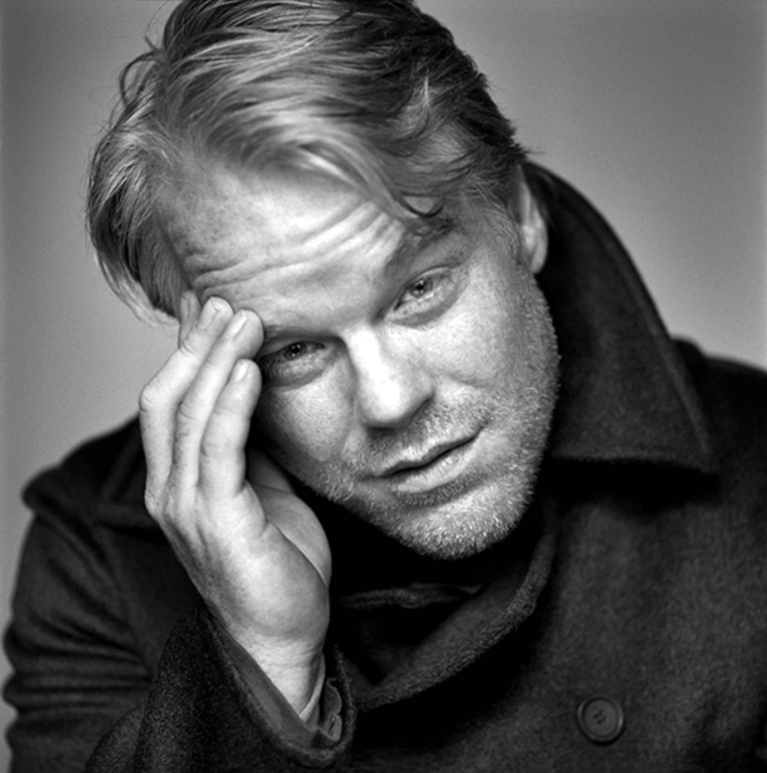 Philip Seymour Hoffman, tousled hair, black and white portrait, Full HD Phone Wallpaper