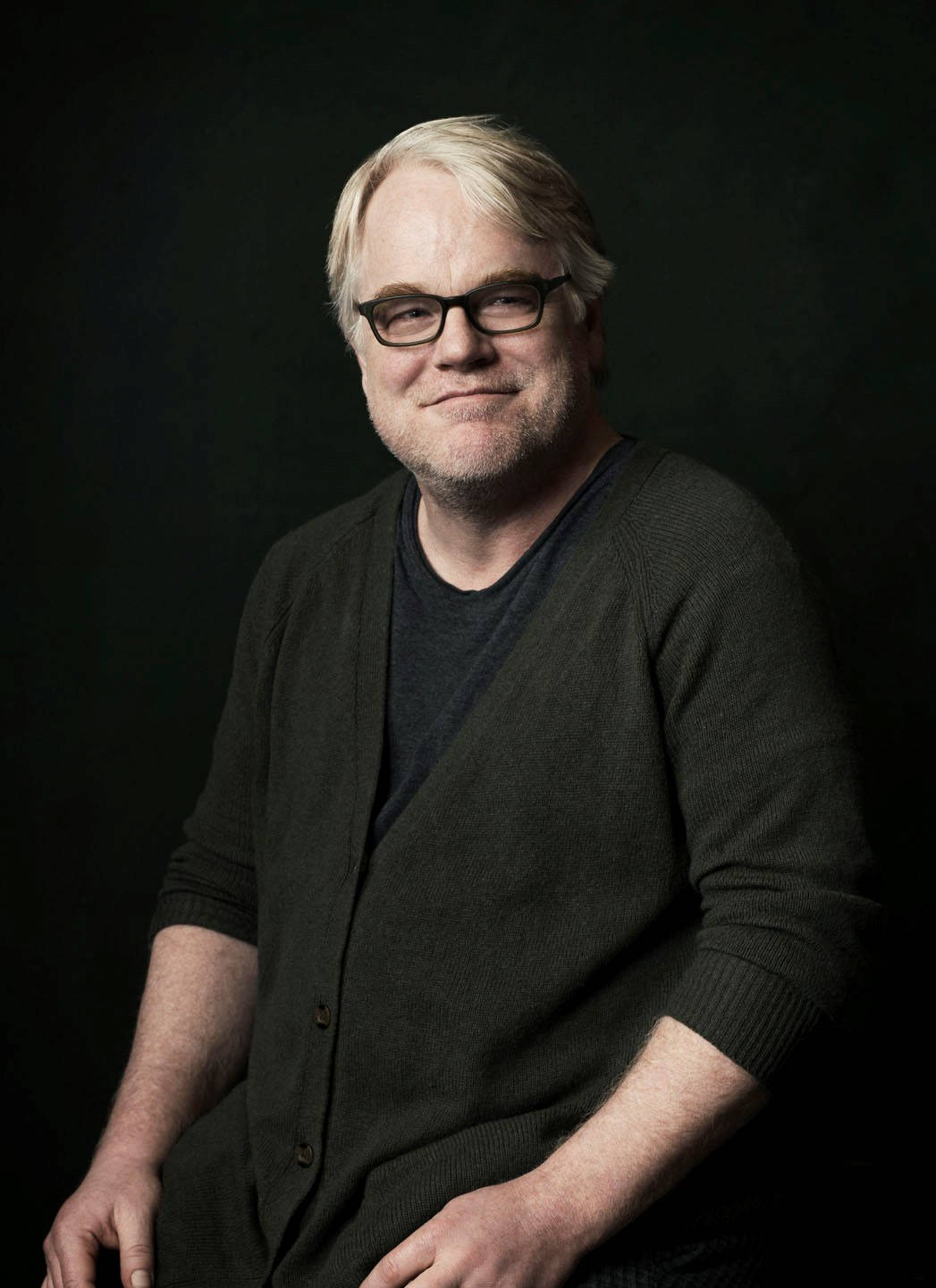 Philip Seymour Hoffman, green cardigan, glasses, HD Phone Wallpaper