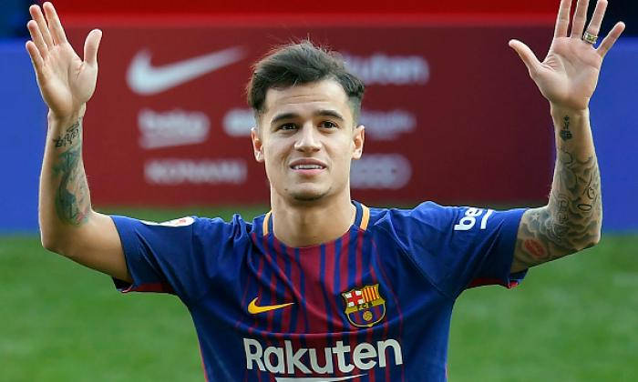 Philippe Coutinho, blue striped jersey, green pitch, SD Desktop Wallpaper