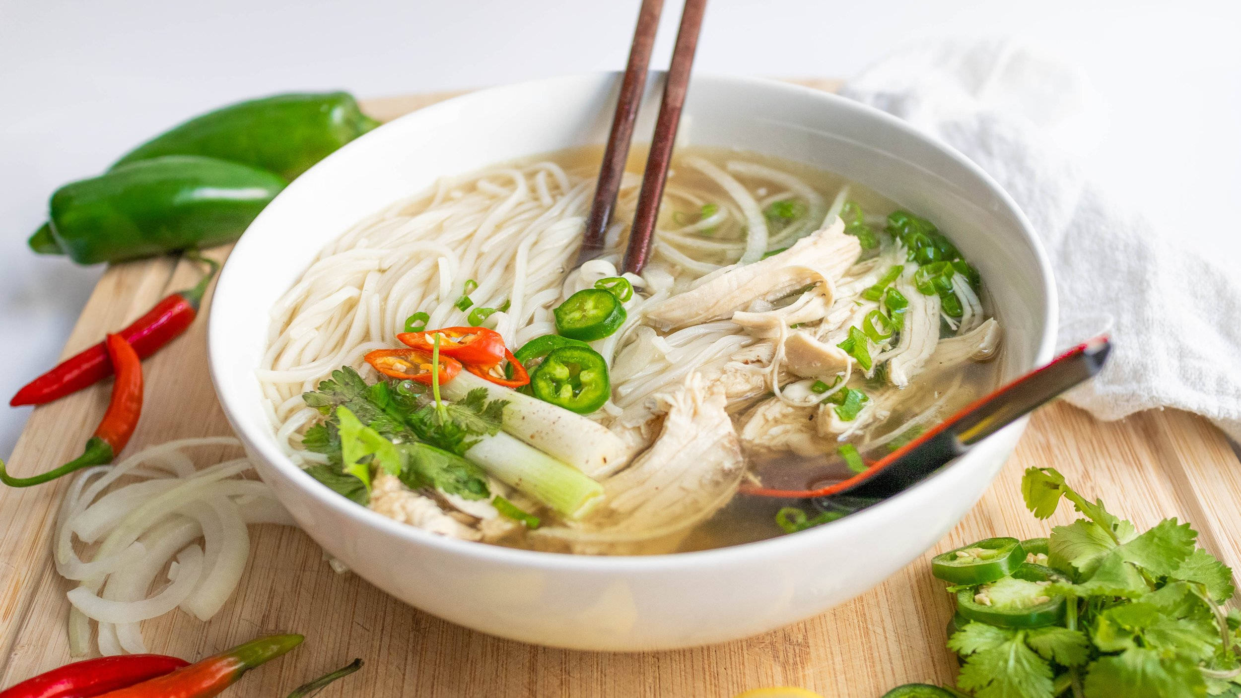 pho, spicy chicken noodle soup, rice noodles, Full HD Desktop Wallpaper
