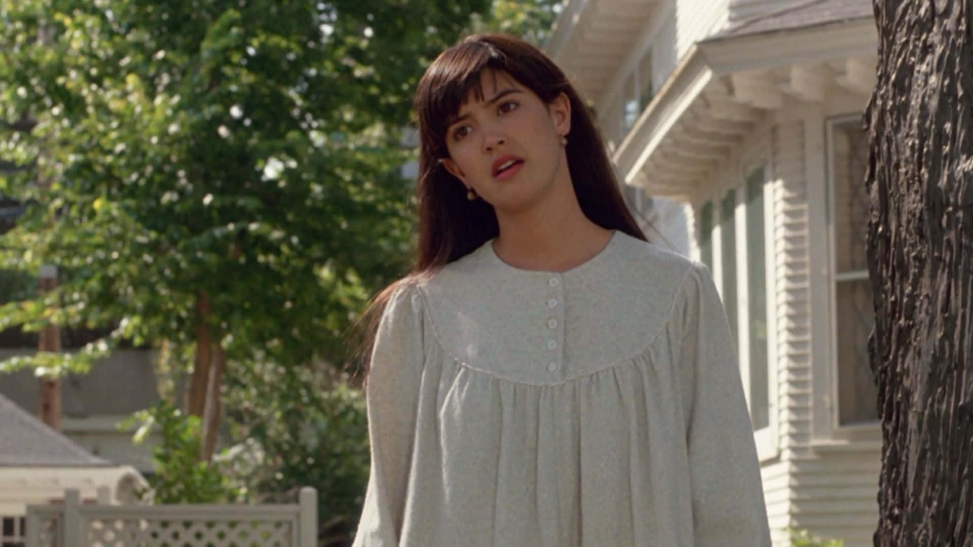 Phoebe Cates, light gray dress, outdoors, Full HD Desktop Wallpaper