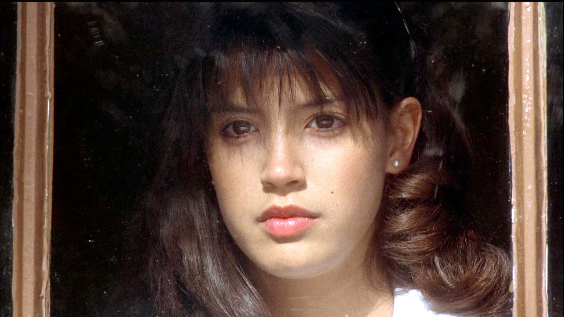 Phoebe Cates, dark hair, pearl earring, Full HD Desktop Wallpaper