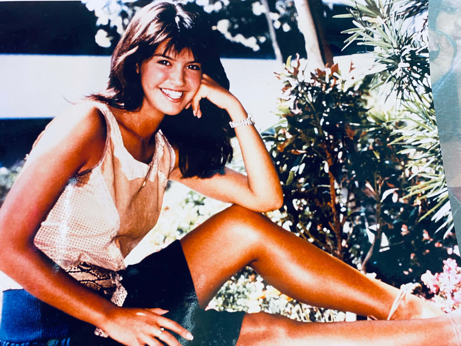 Phoebe Cates, elegant pose, bright sunlight, HD Desktop Wallpaper