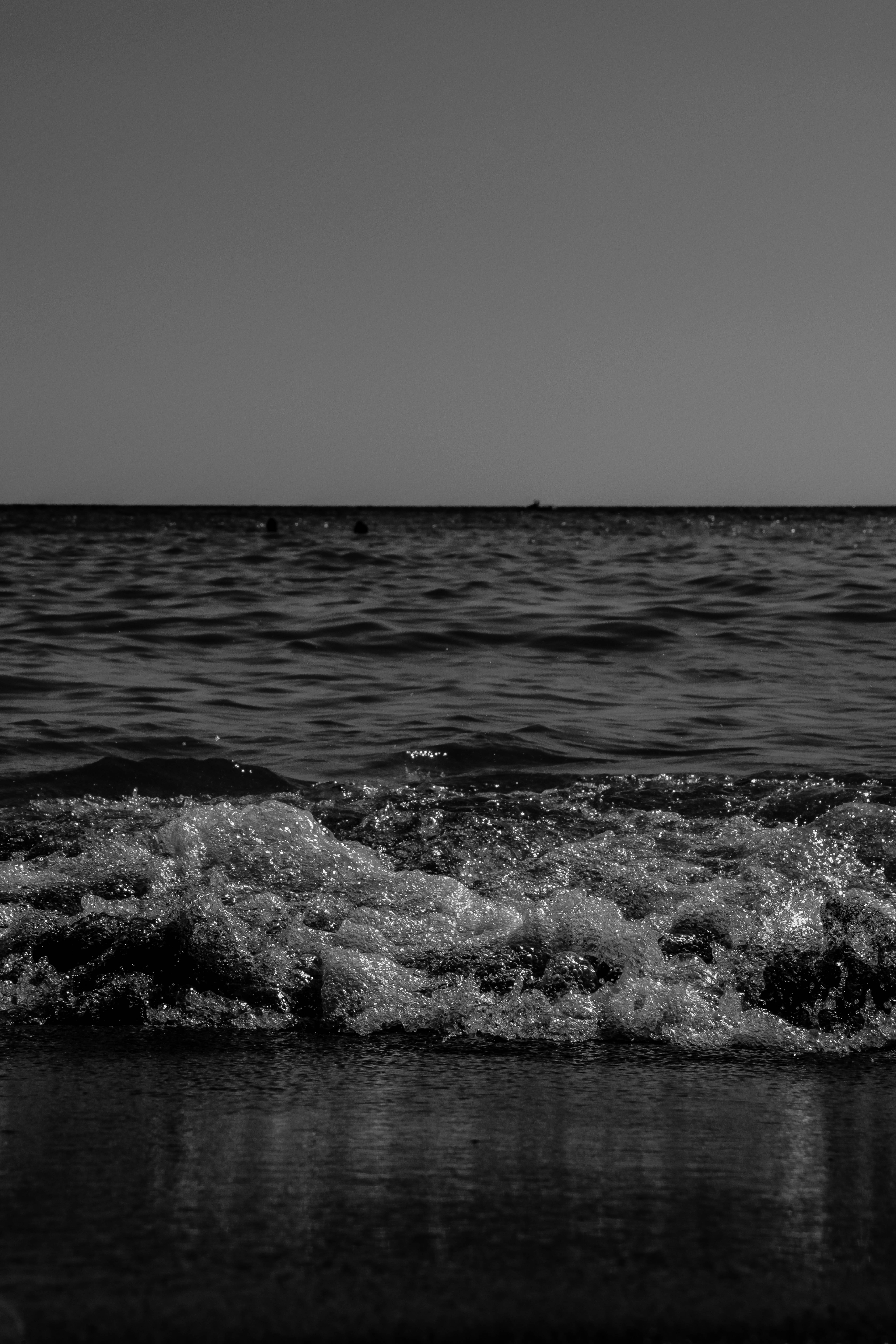 sunset serenity, ocean, monochrome waves, 8K Phone Wallpaper