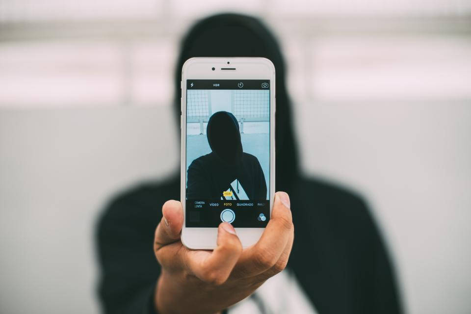 black hoodie, smartphone, camera app, SD Desktop Wallpaper