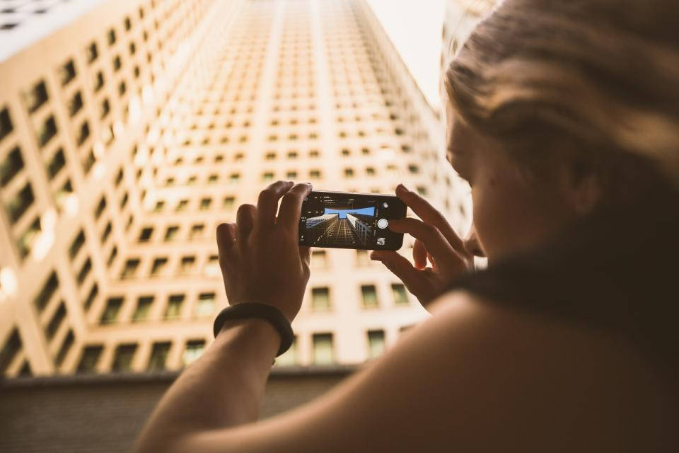 iPhone, tall building, sunlit rooftop, SD Desktop Wallpaper