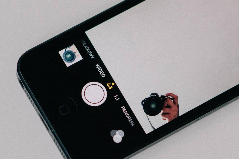 iPhone, DSLR camera, smartphone camera screen, SD Desktop Wallpaper