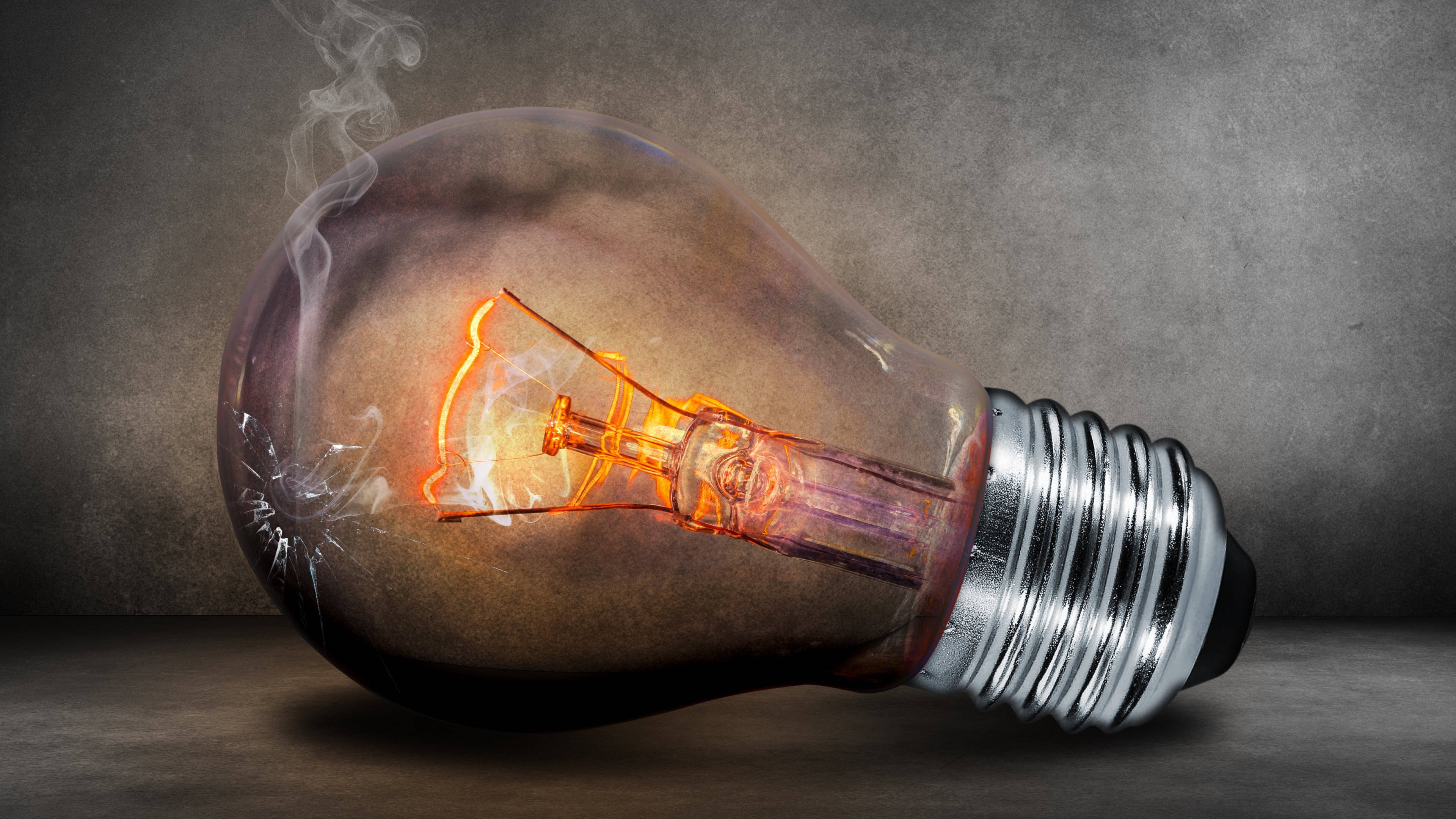 broken light bulb, incandescent light bulb, glowing filament, 4K Desktop Wallpaper