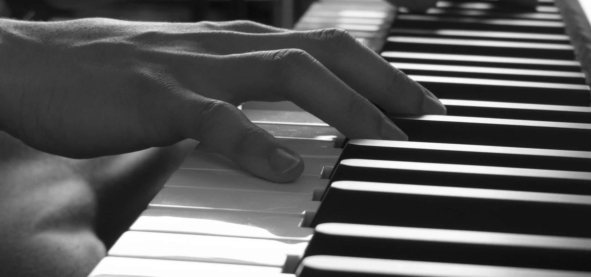 black and white piano, dimly lit room, hands, Full HD Desktop Wallpaper