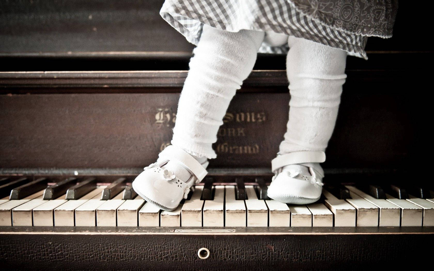 Piano Baby Girl Ballerina Shoes, white shoes, vintage piano, HD Desktop Wallpaper