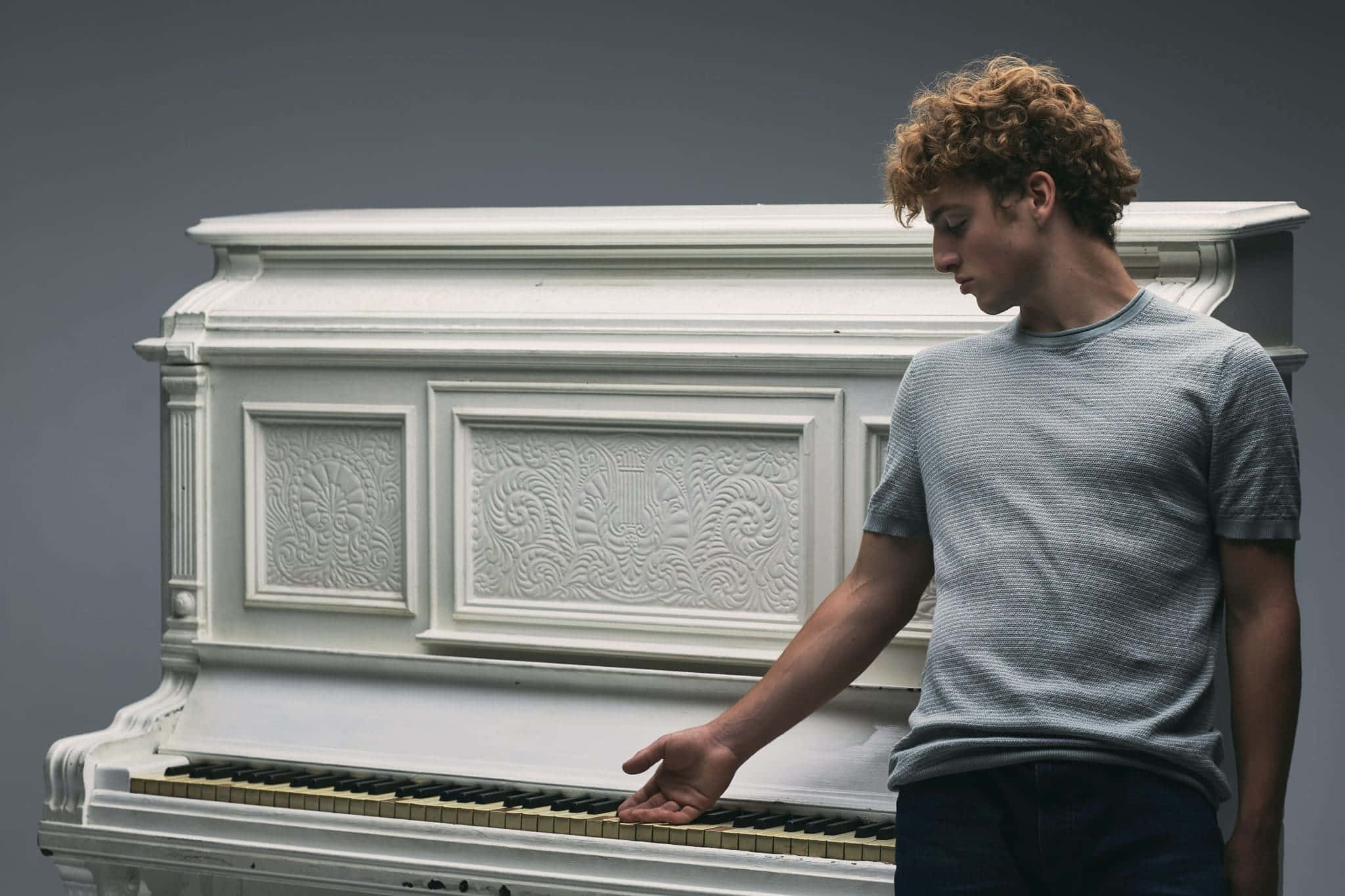 curly haired man, white upright piano, ornate white upright piano, Full HD Desktop Wallpaper