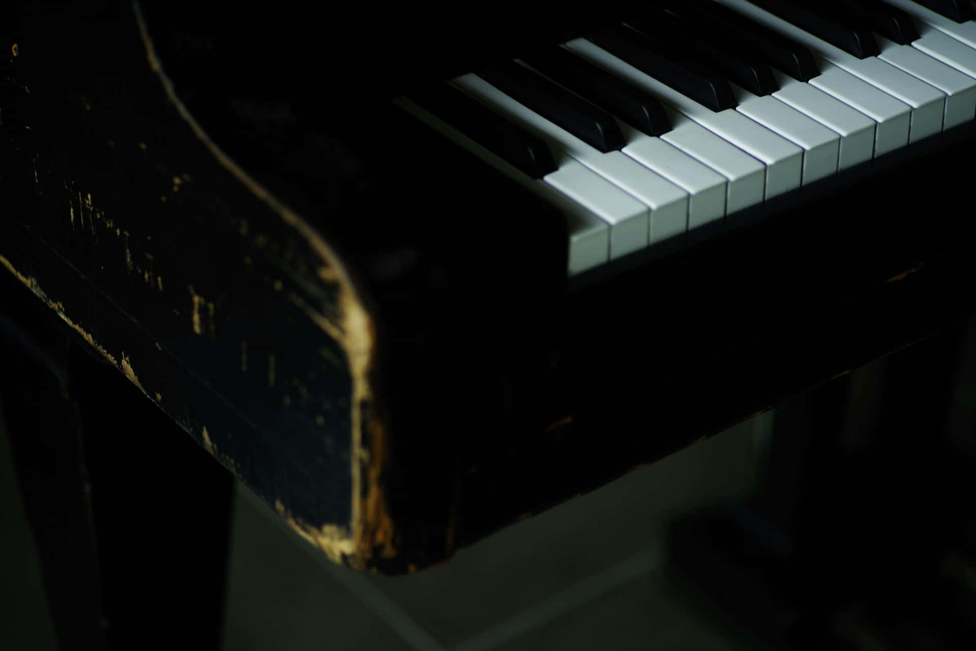 vintage piano, chipped black paint, gold undertones, Full HD Desktop Wallpaper