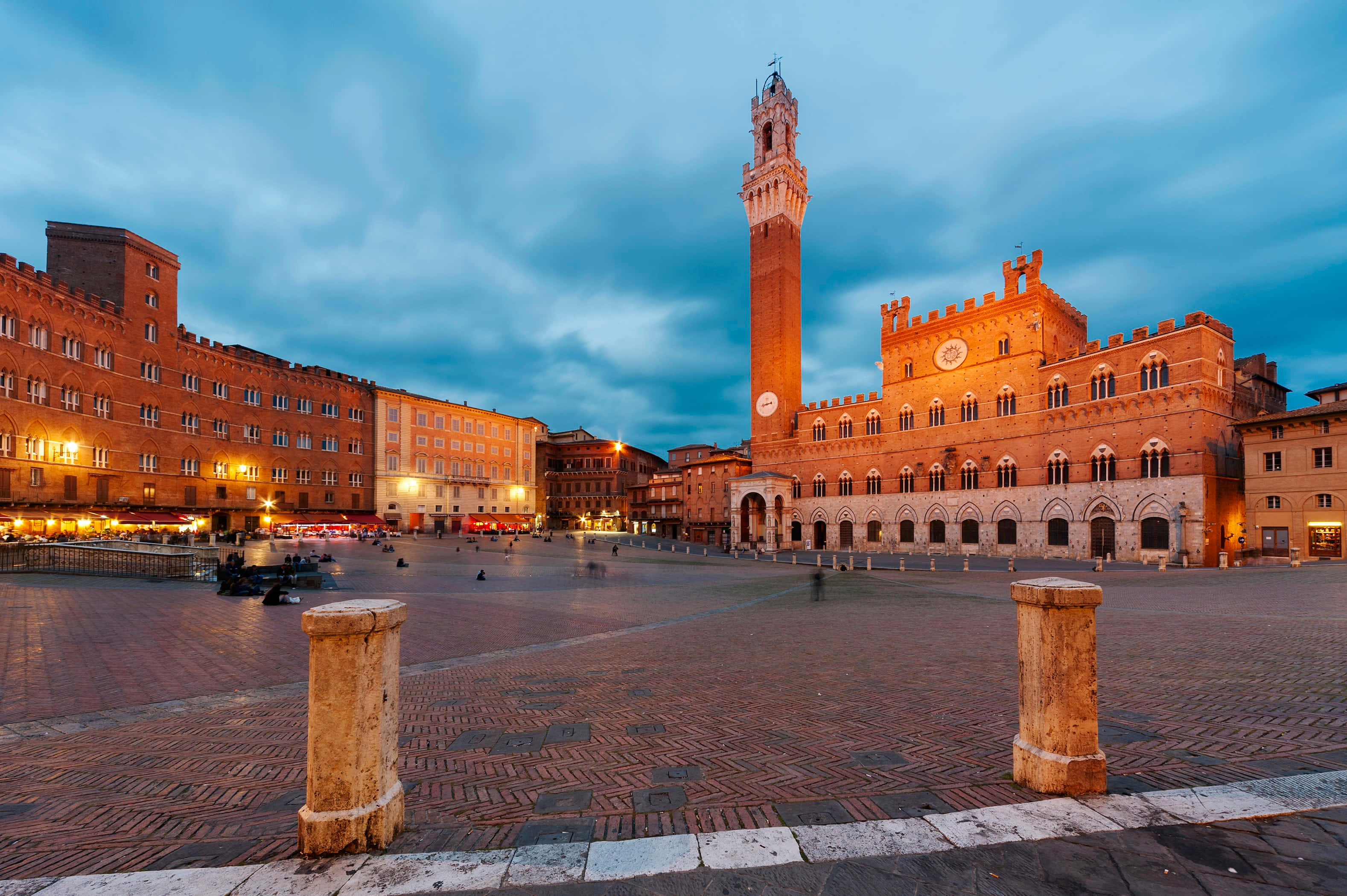 Piazza Del Campo, dusk, illuminated clock tower, 2K Desktop Wallpaper