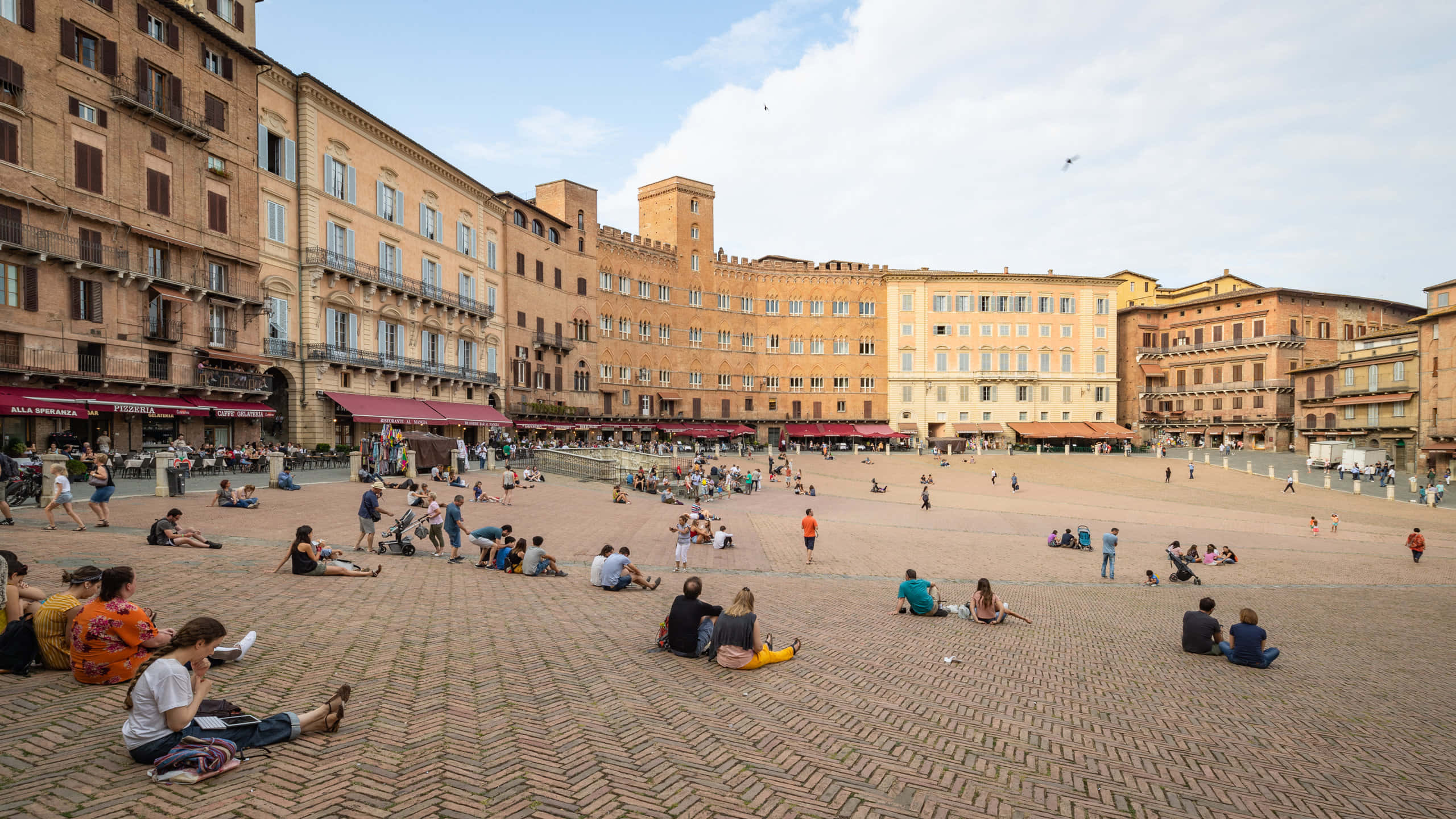 Piazza Del Campo, cobblestone plaza, historic European buildings, 2K Desktop Wallpaper