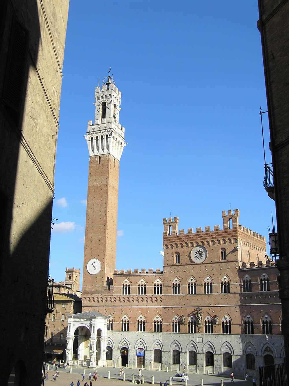 Piazza Del Campo, brick clock tower, historic Italian town square, HD Phone Wallpaper