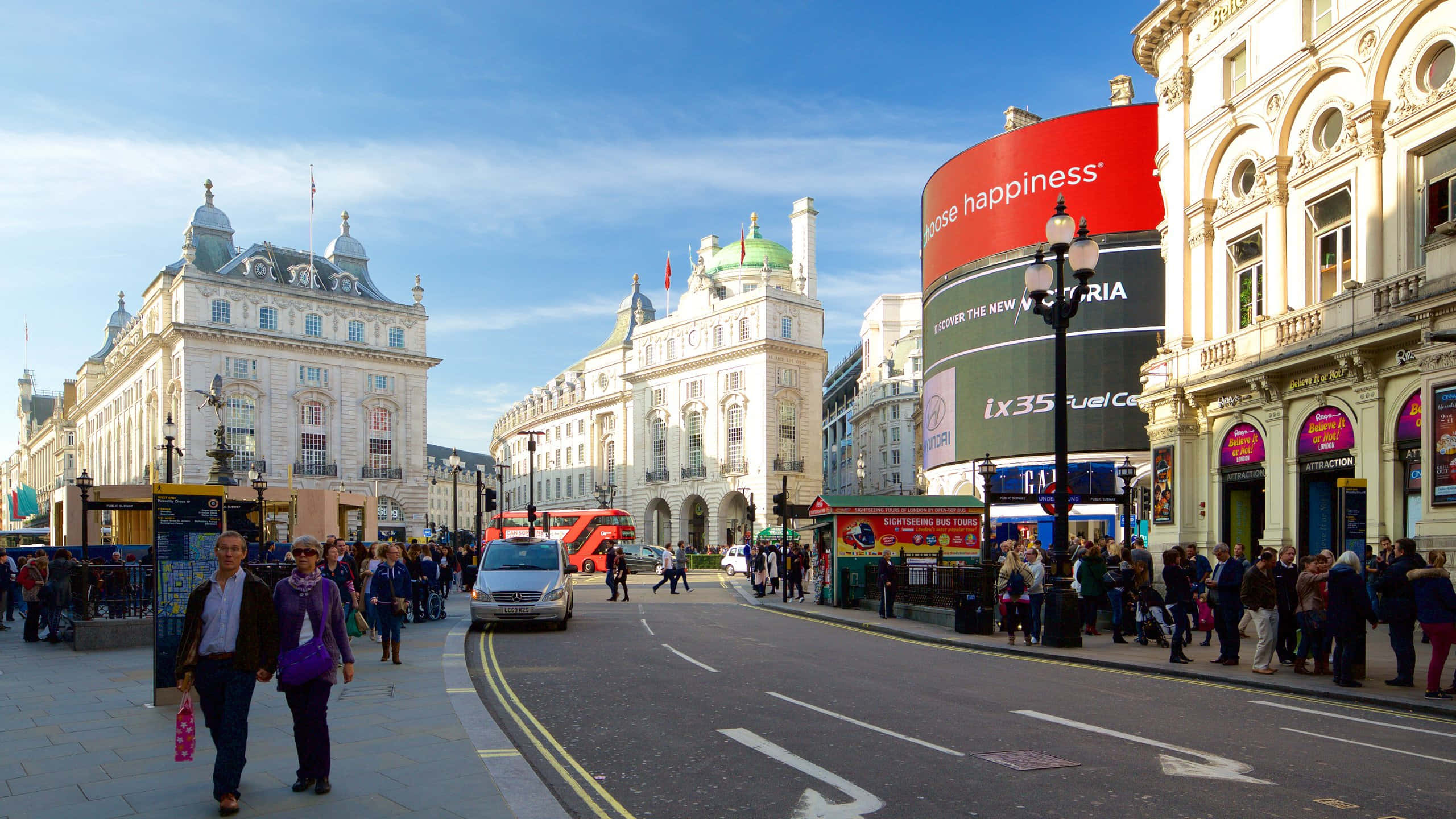 Piccadilly Circus, London street, historic buildings, 2K Desktop Wallpaper