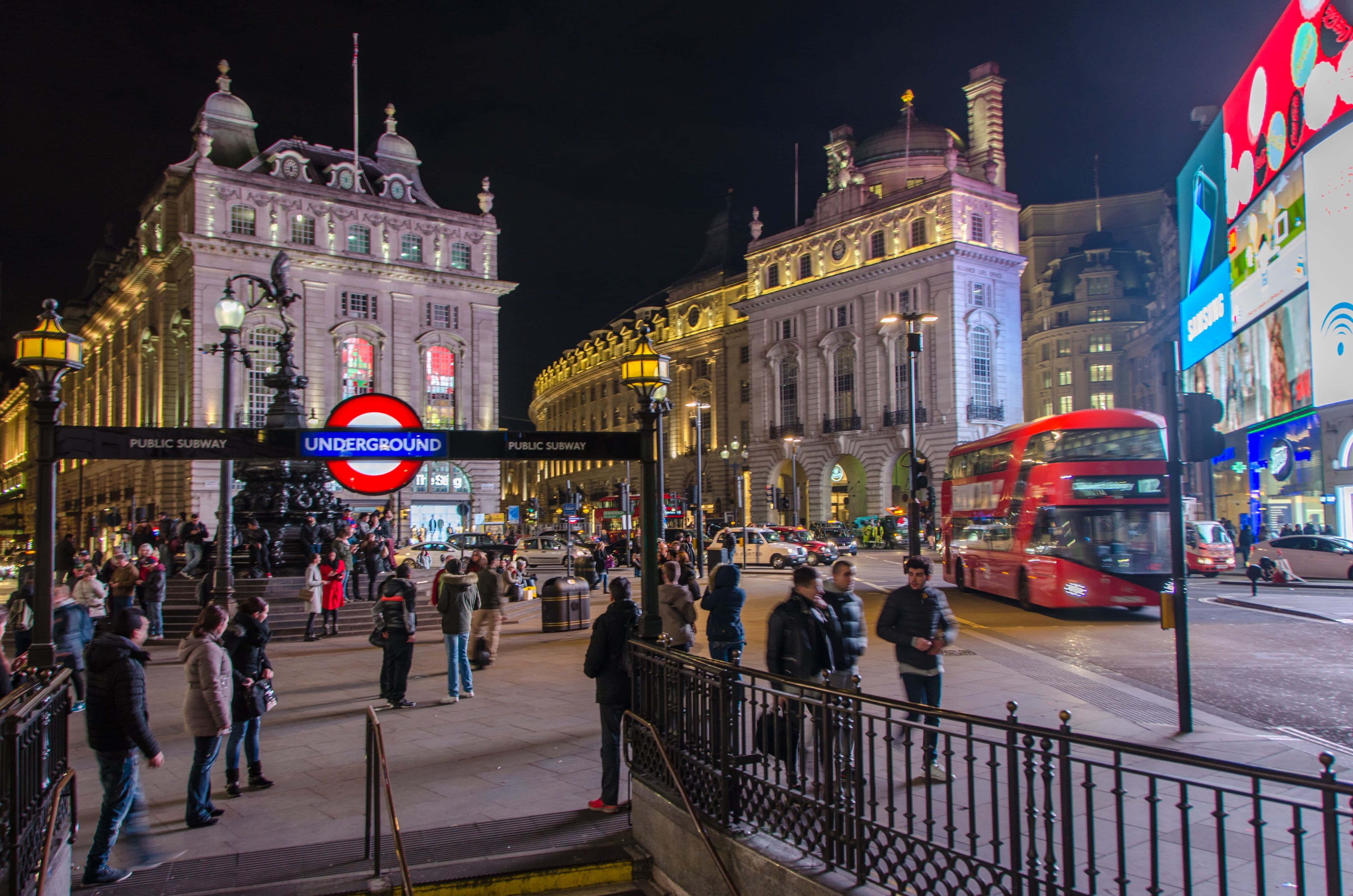 Piccadilly Circus, Underground entrance, red double-decker bus, 4K Desktop Wallpaper
