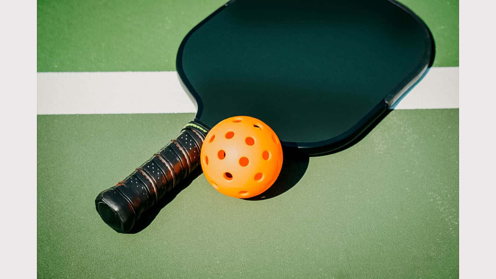 pickleball paddle, pickleball ball, green court, HD Desktop Wallpaper
