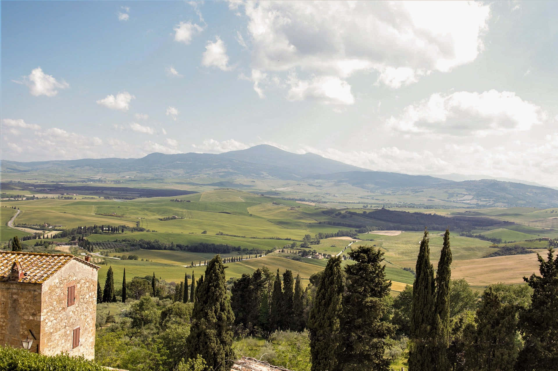 Pienza, rustic stone house, rolling green hills, Full HD Desktop Wallpaper