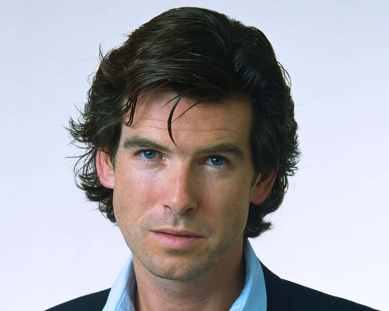 Pierce Brosnan, dark wavy hair, intense blue eyes, HD Desktop Wallpaper