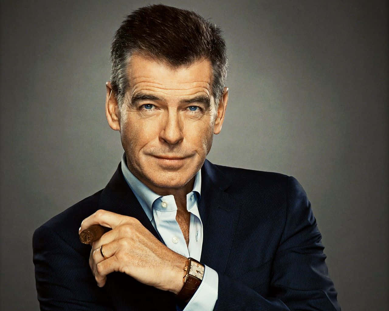 Pierce Brosnan, dark suit, cigar, HD Desktop Wallpaper