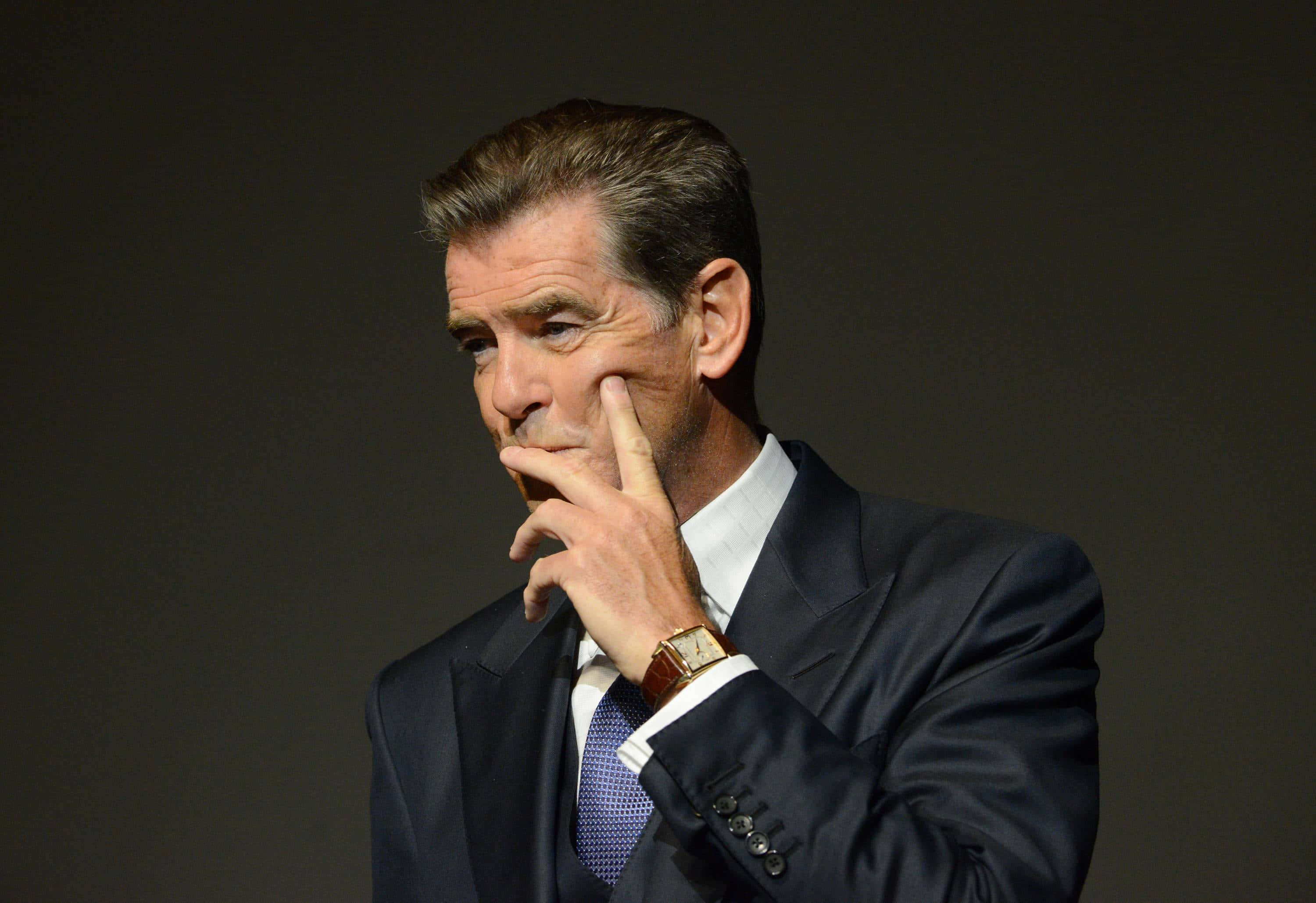 Pierce Brosnan, dark suit, tie, 2K Desktop Wallpaper