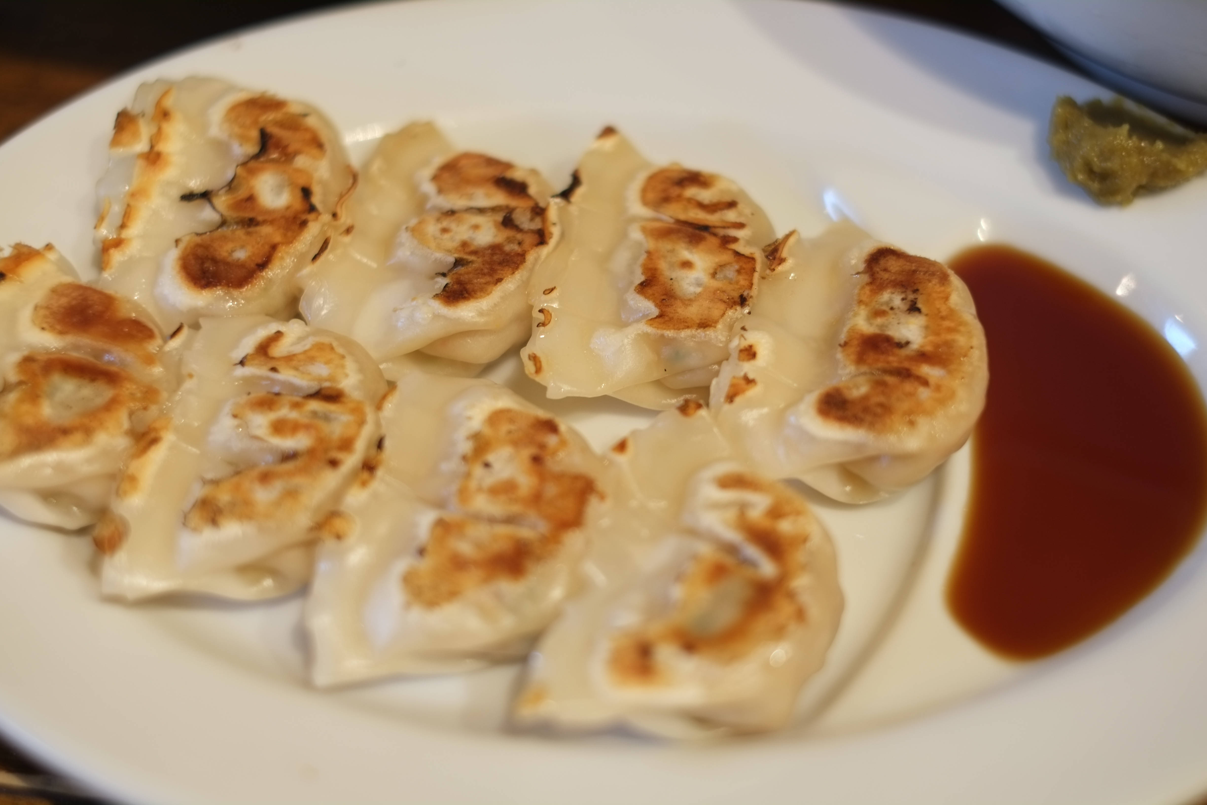 Pierogi, brown sauce, crispy golden-brown, 4K Desktop Wallpaper