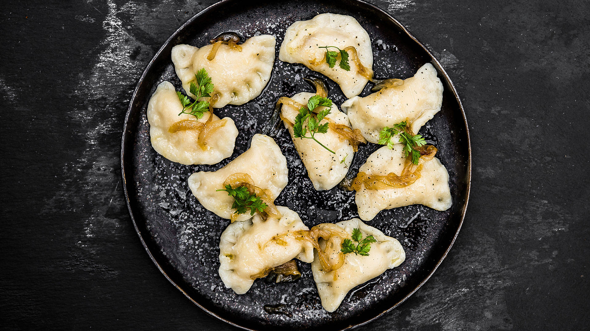 Pierogi, black plate, golden-brown, Full HD Desktop Wallpaper