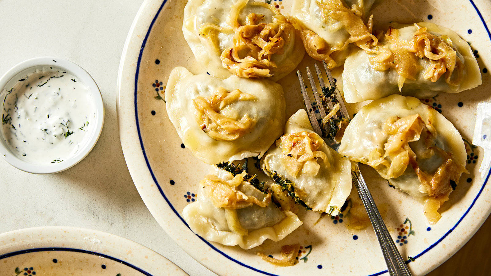 pierogi, creamy sauce, caramelized onions, HD Desktop Wallpaper