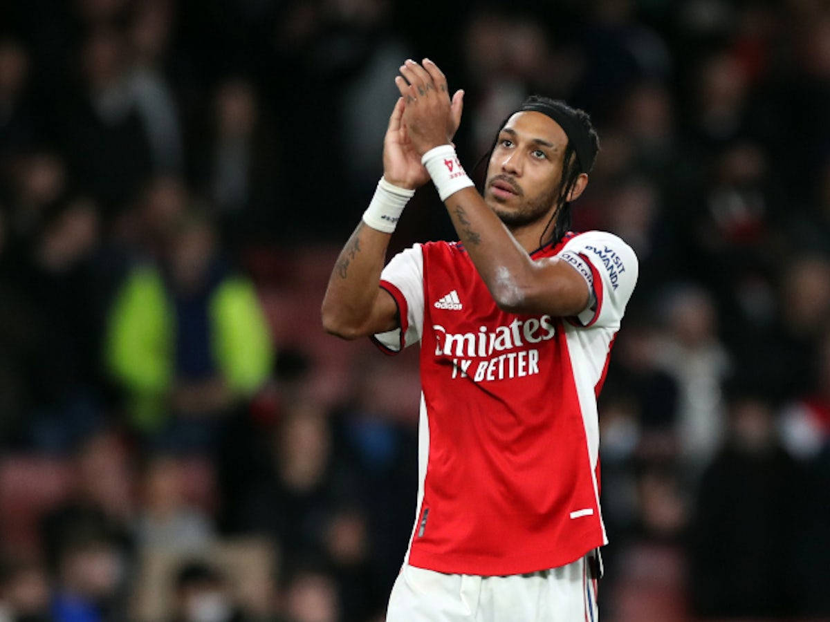Pierre-Emerick Aubameyang, red Arsenal jersey, stadium, SD Desktop Wallpaper