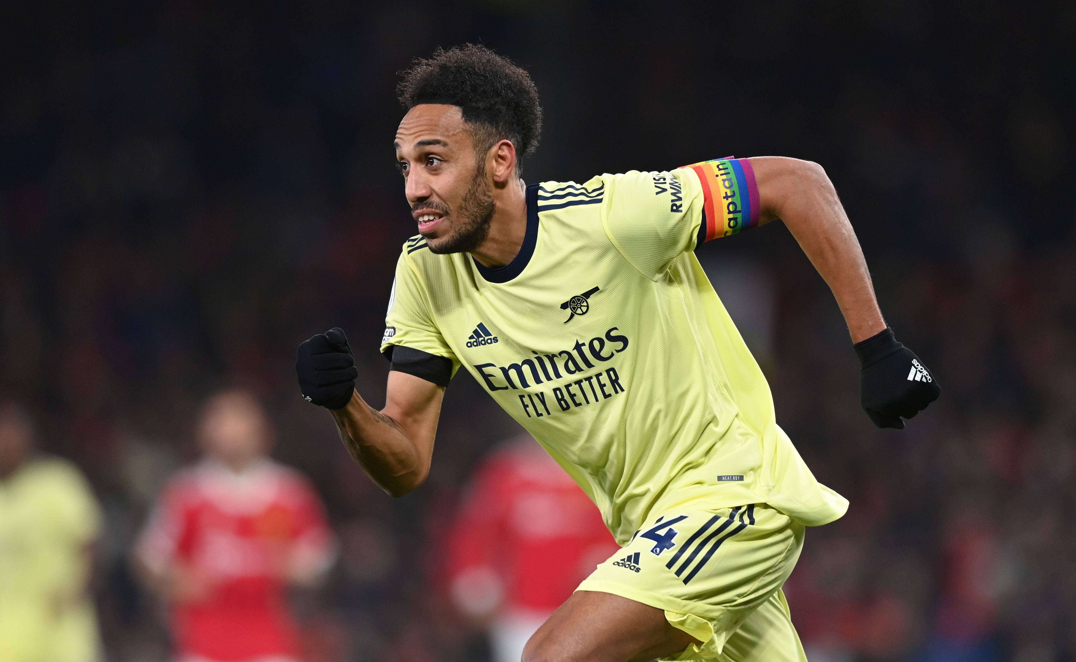 Pierre-Emerick Aubameyang, bright yellow Arsenal kit, night match, 4K Desktop Wallpaper