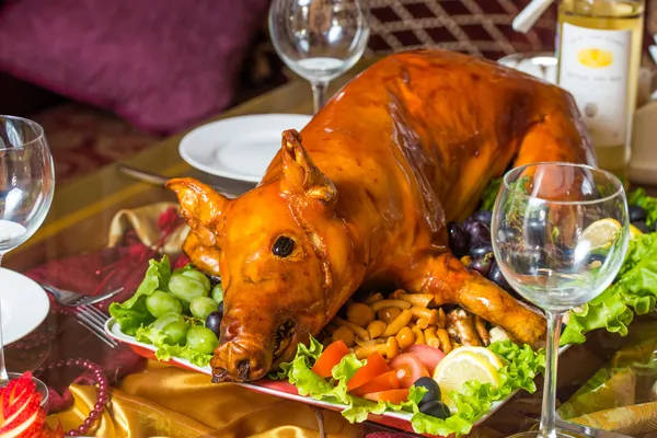 baby lechon, crispy golden skin, platter, SD Desktop Wallpaper