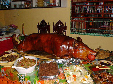 Lechon, crispy golden skin, wooden platter, SD Desktop Wallpaper