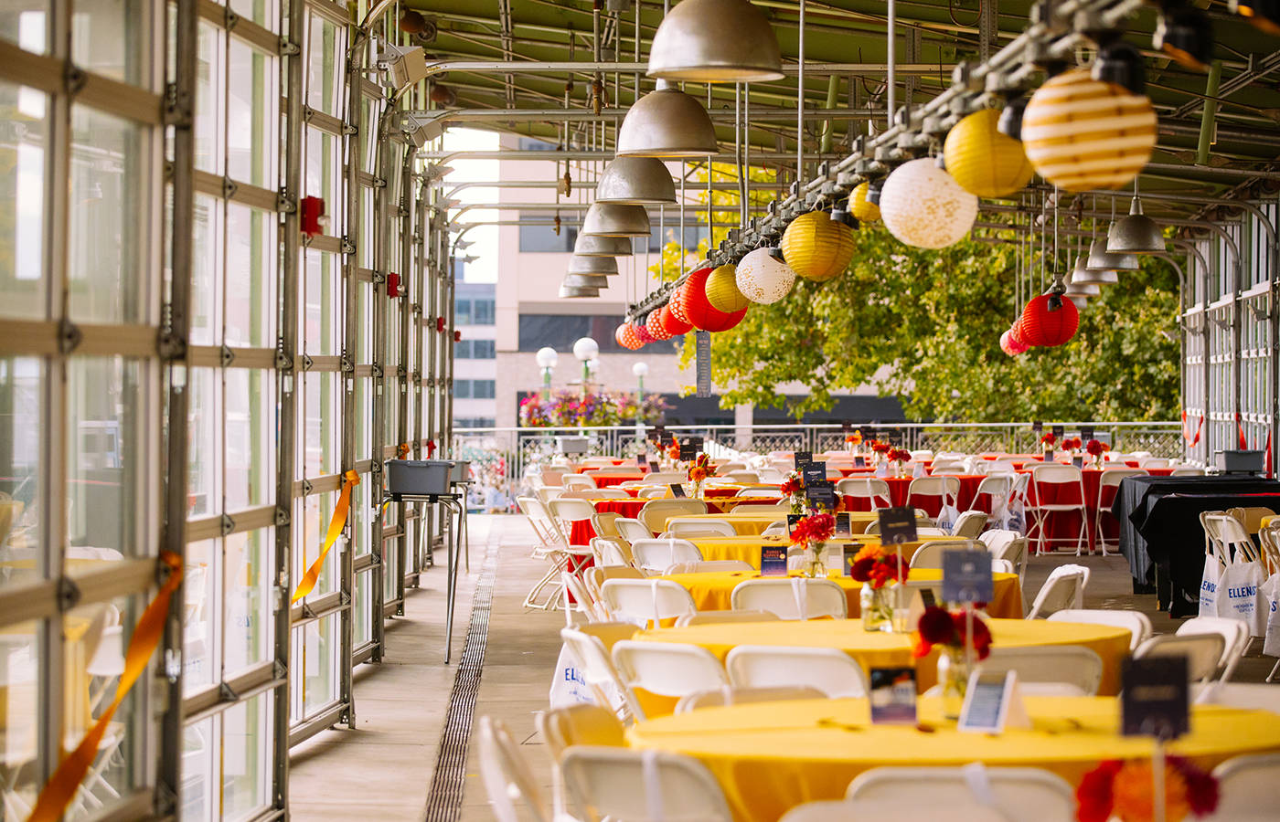 Pike Place Market, Sunset Supper, yellow tables, HD Desktop Wallpaper