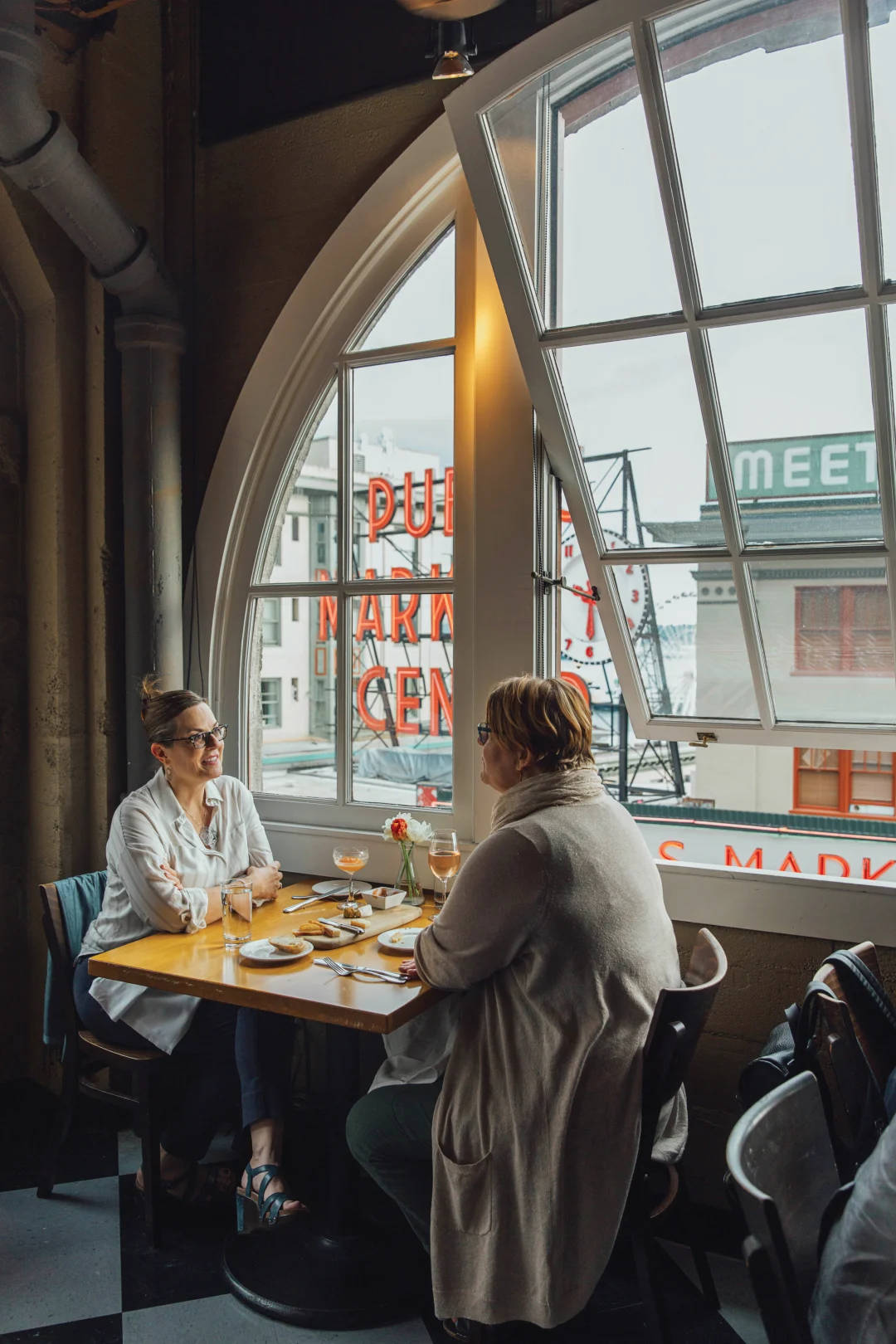 Pike Place Market, wooden table, large arched window, HD Phone Wallpaper